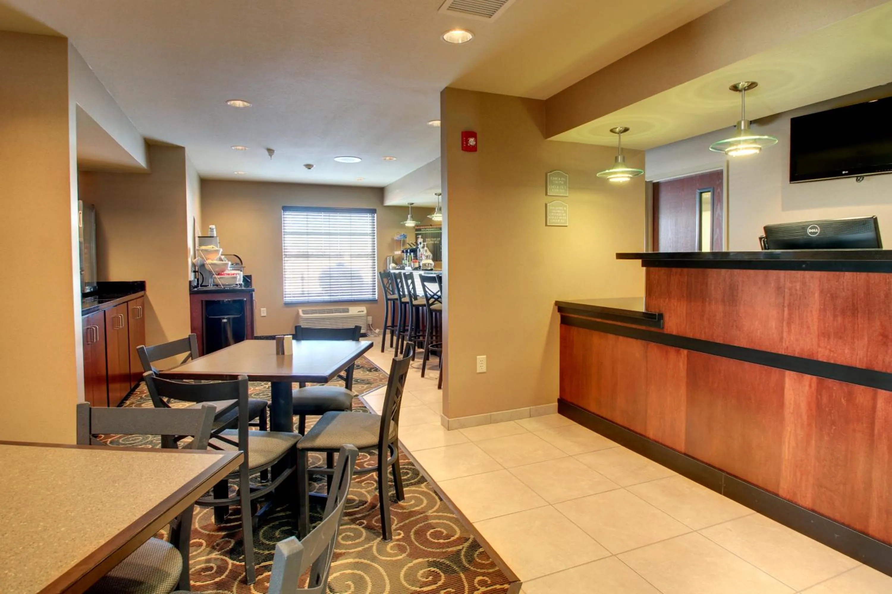 Breakfast in Cobblestone Inn & Suites - Harvey