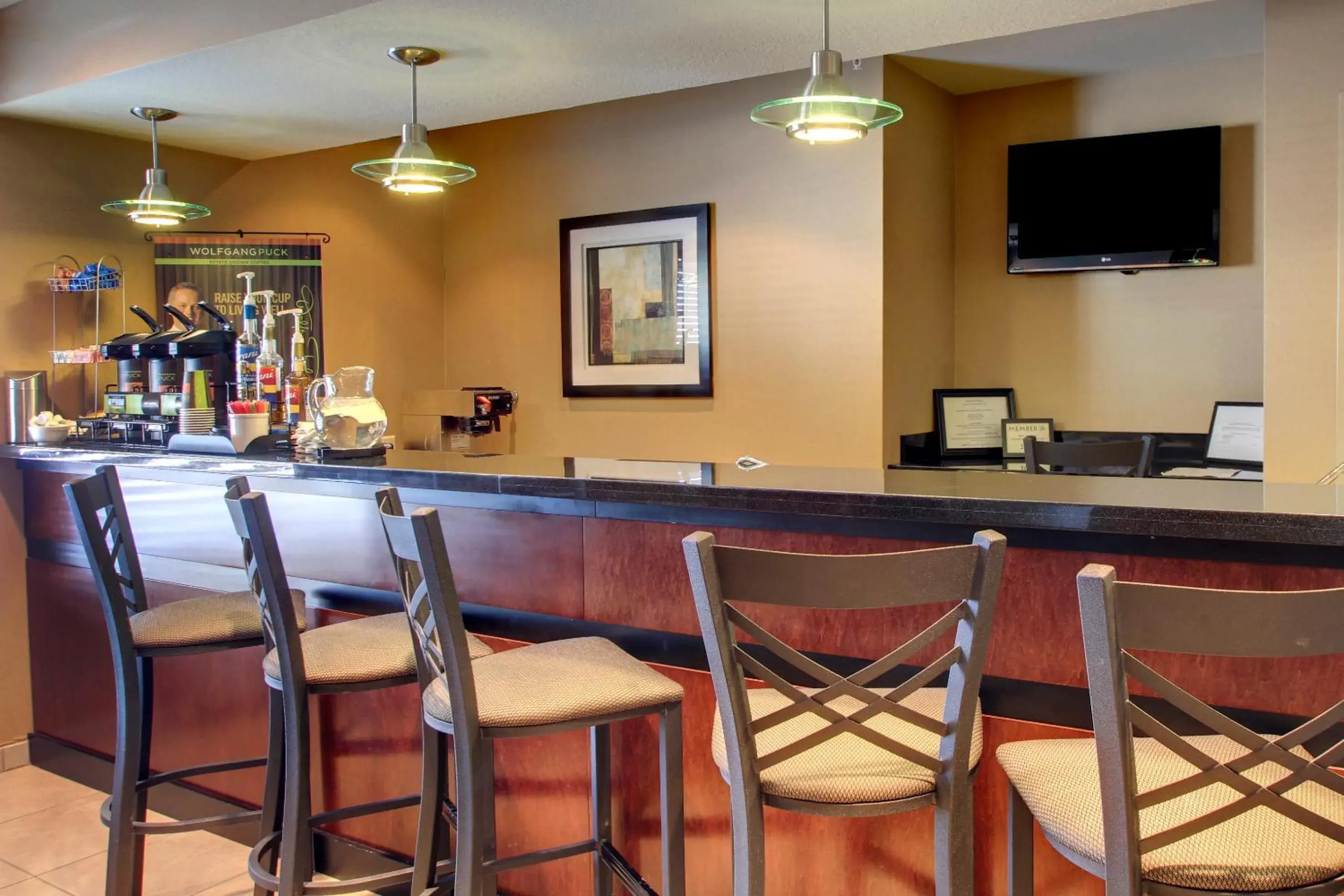 Lounge or bar in Cobblestone Inn & Suites - Harvey Lounge or bar in Cobblestone Inn & Suites - Harvey