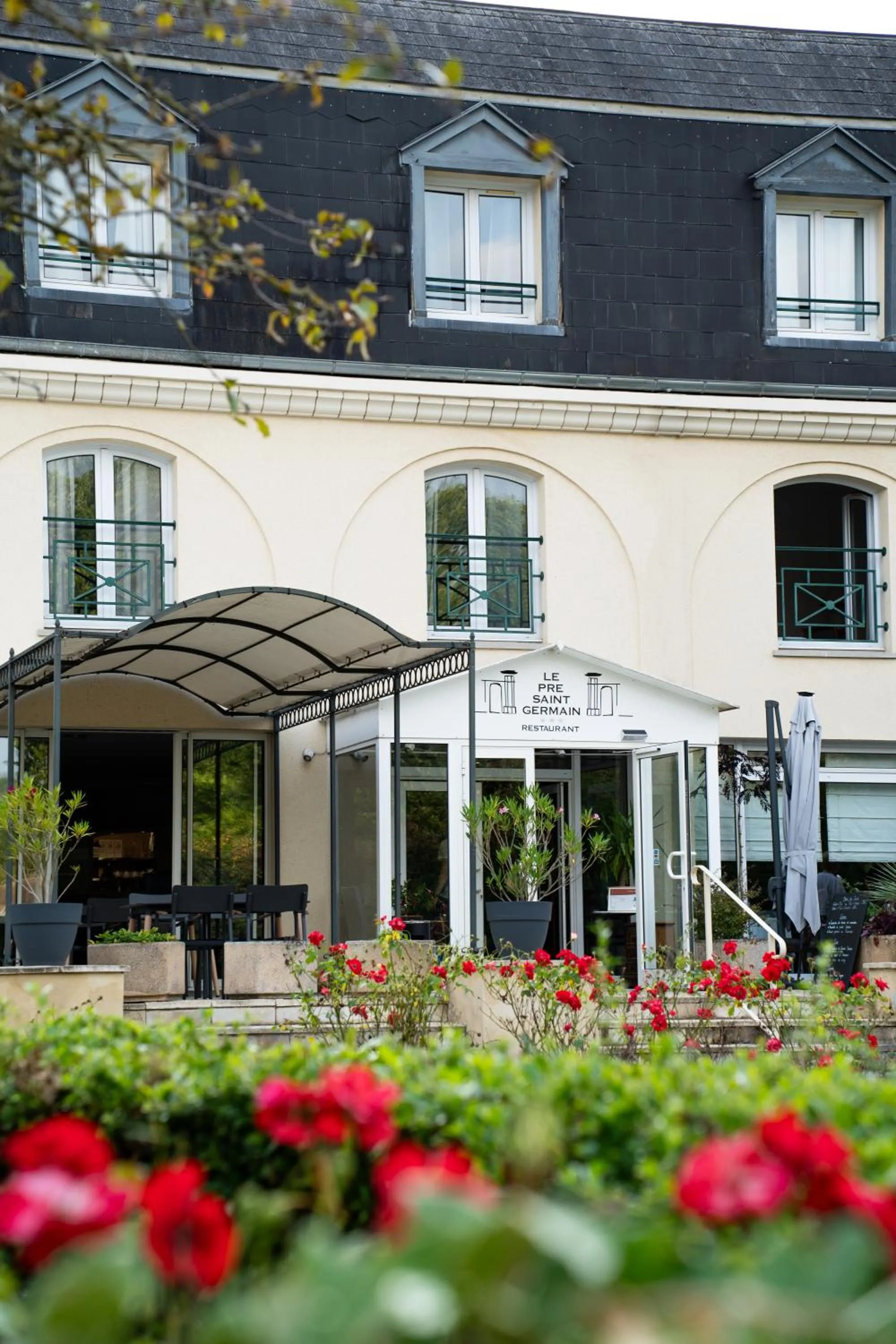 Facade/entrance in Le Pré Saint Germain
