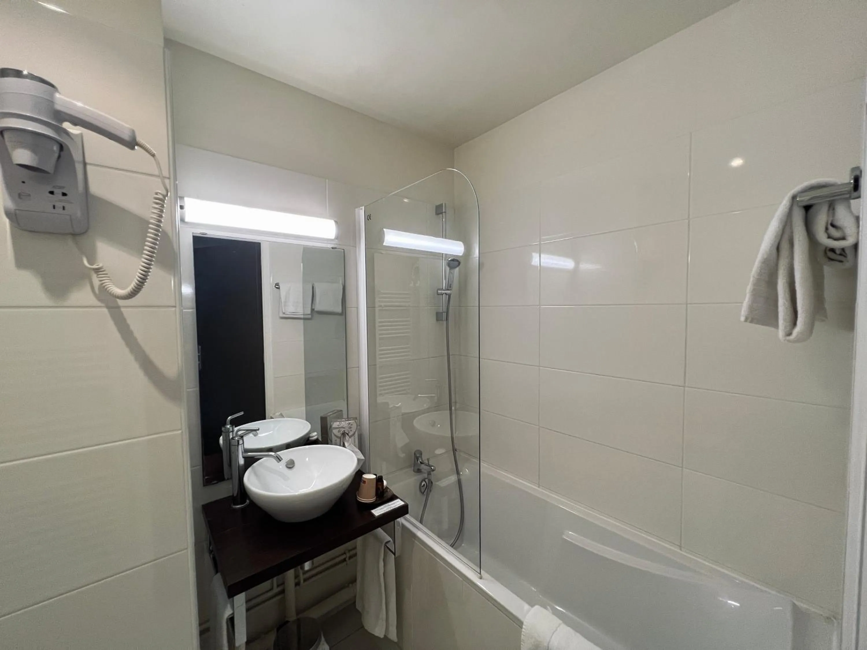 Bathroom in Le Pré Saint Germain