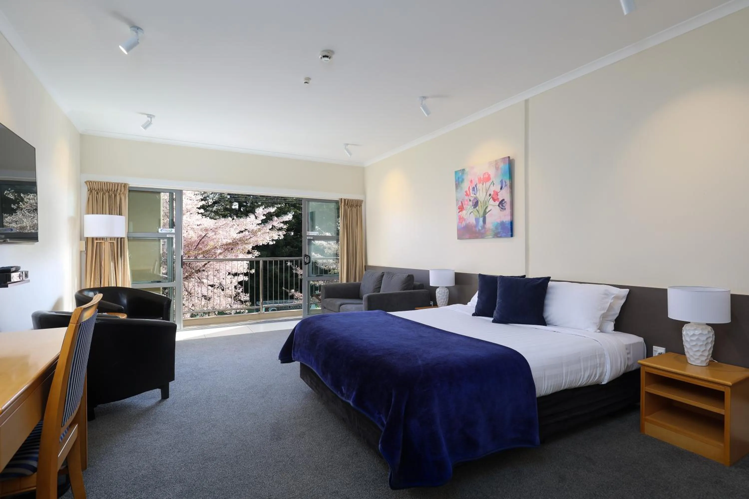 Photo of the whole room, Bed in Saxton Lodge