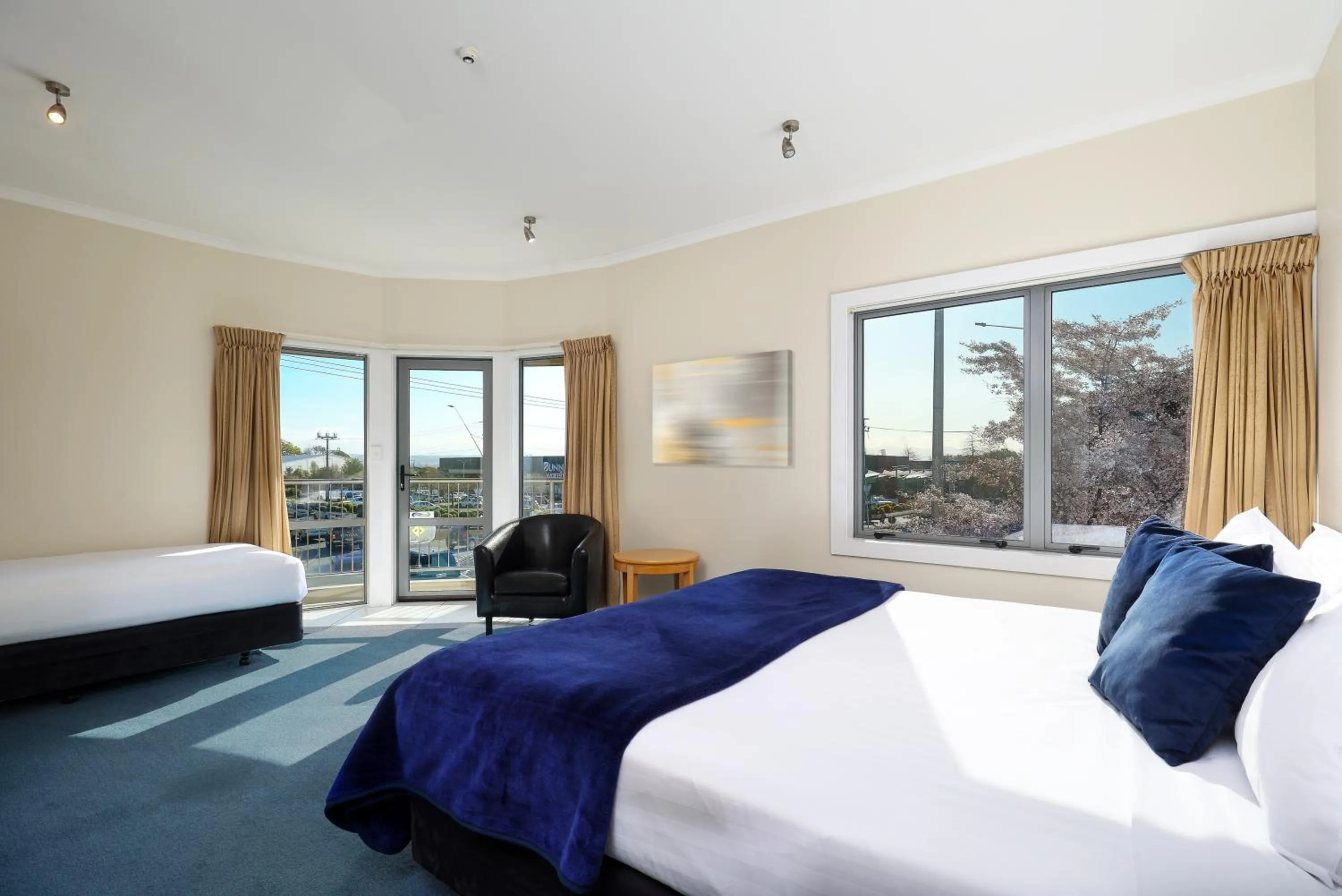 Bedroom, Bed in Saxton Lodge