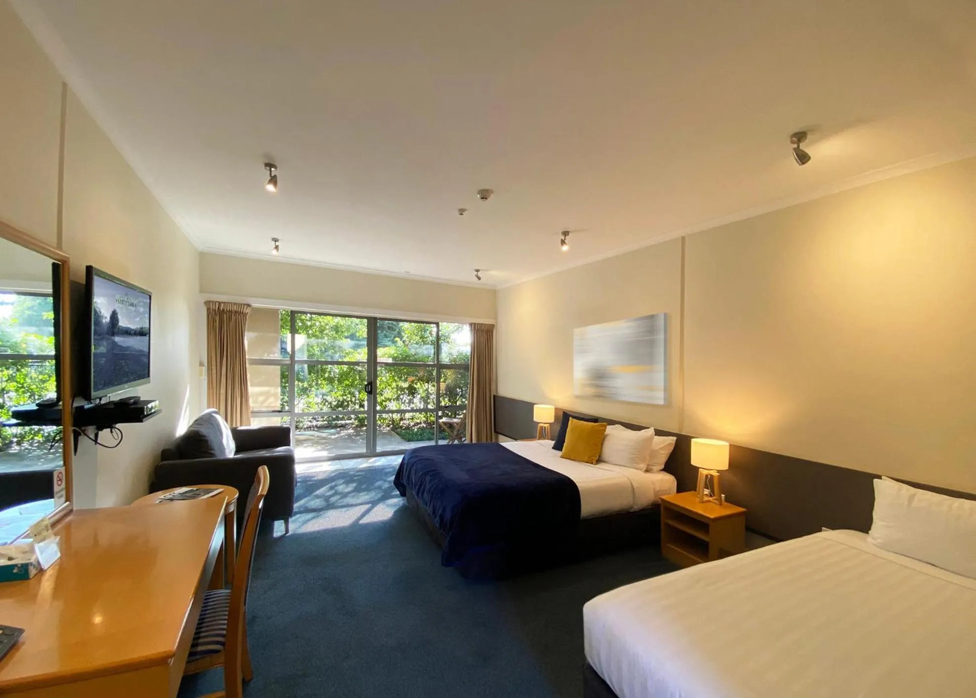 Bedroom, Bed in Saxton Lodge