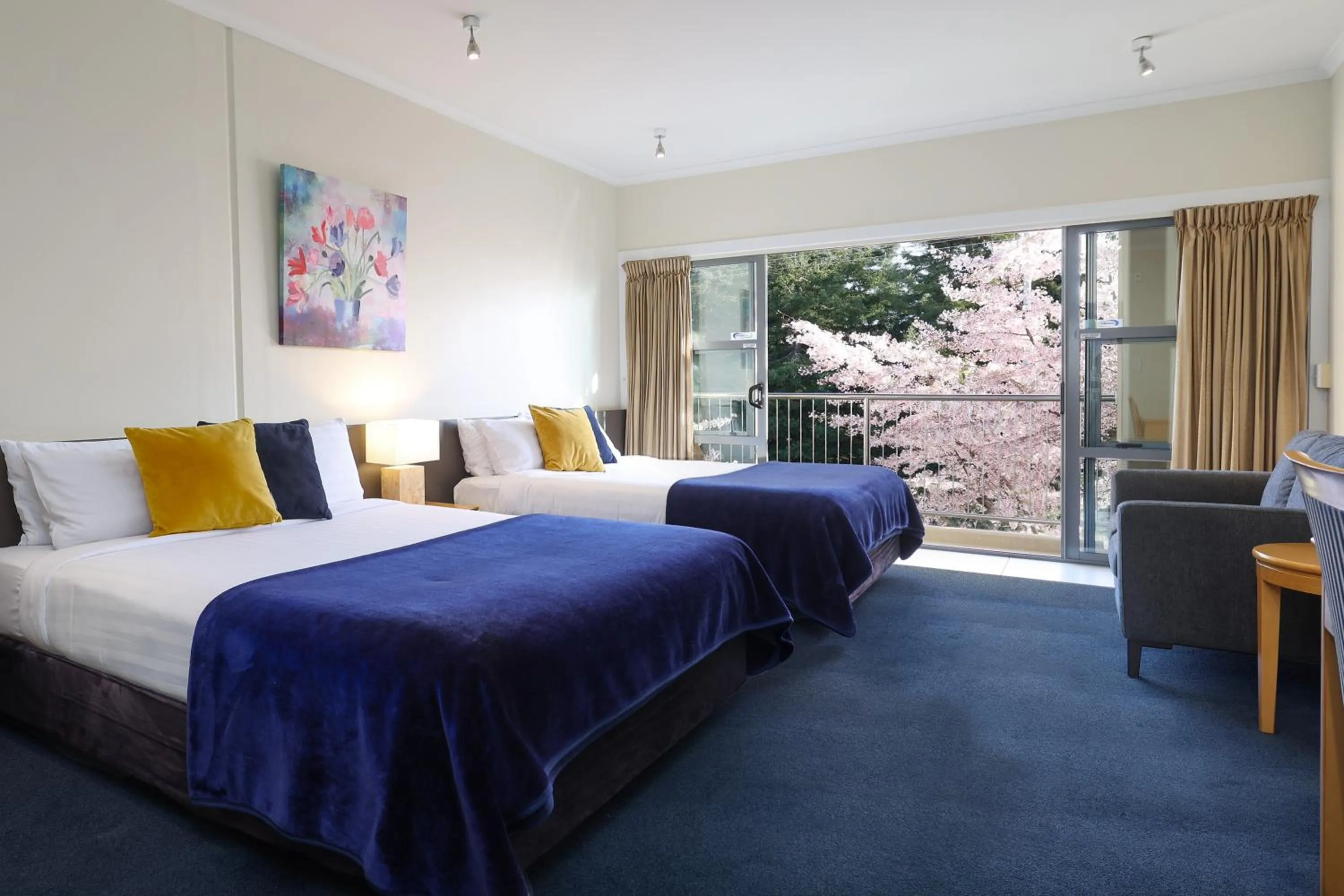 Photo of the whole room, Bed in Saxton Lodge