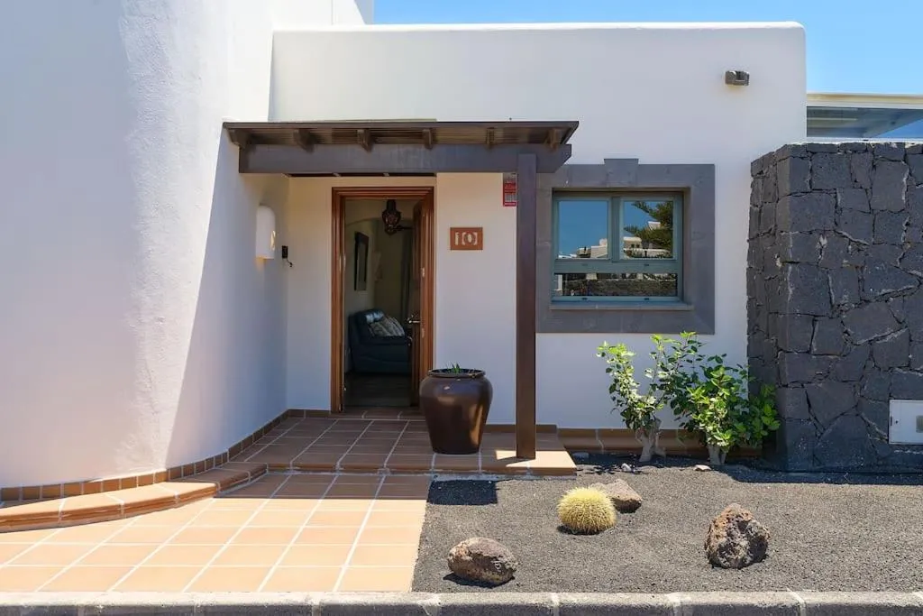 Facade/entrance in Hipoclub Villas, Aguamarina 10