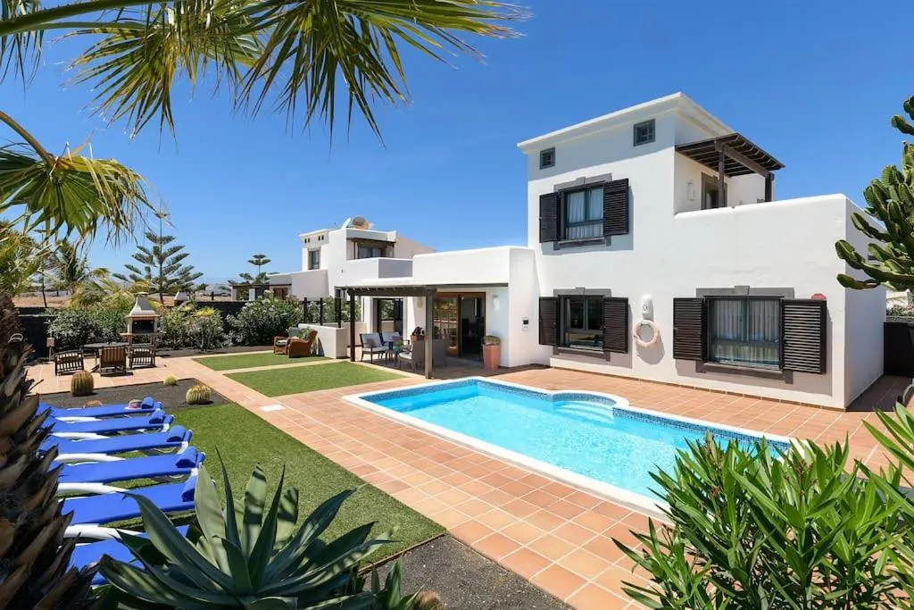 Property building in Hipoclub Villas, Aguamarina 10