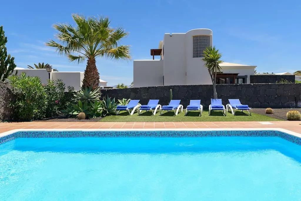Swimming pool in Hipoclub Villas, Aguamarina 10