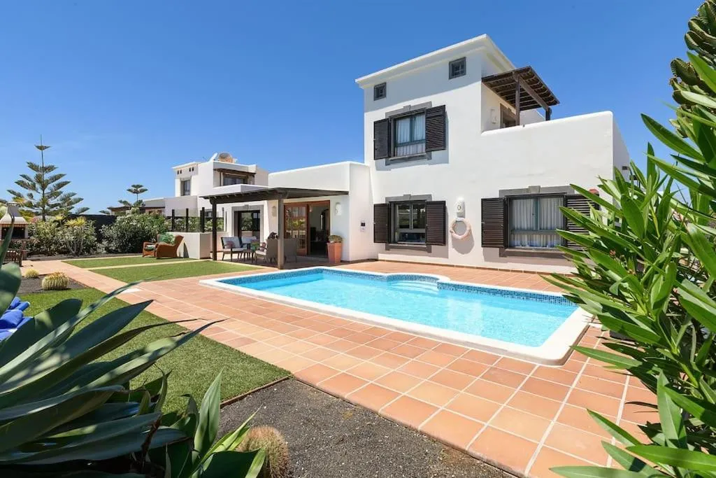 Property building in Hipoclub Villas, Aguamarina 10
