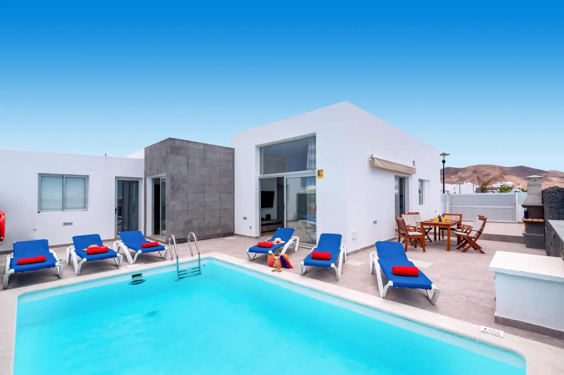 Swimming pool in Villa Blue Horizon