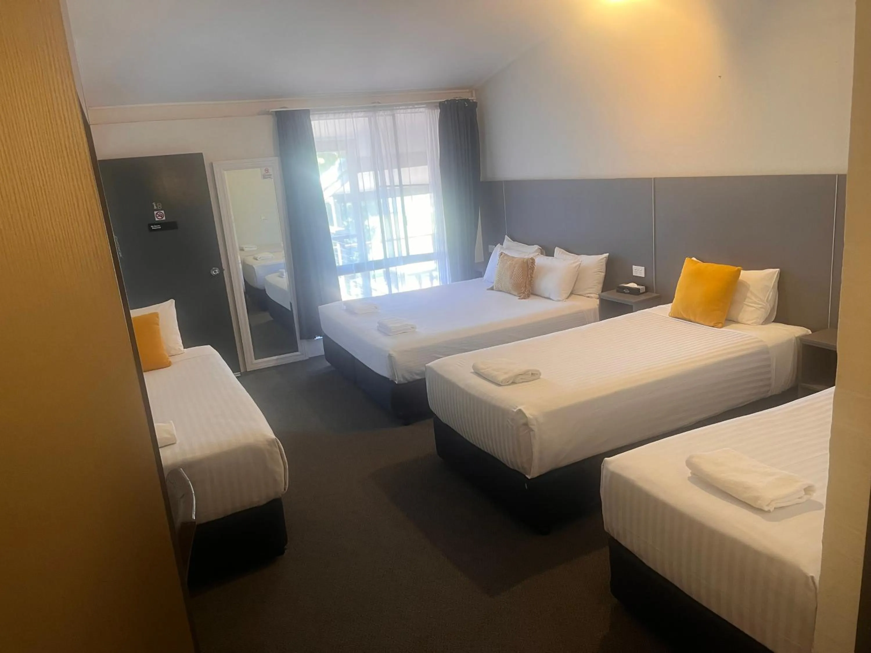 Bed in Fern Bay Motel