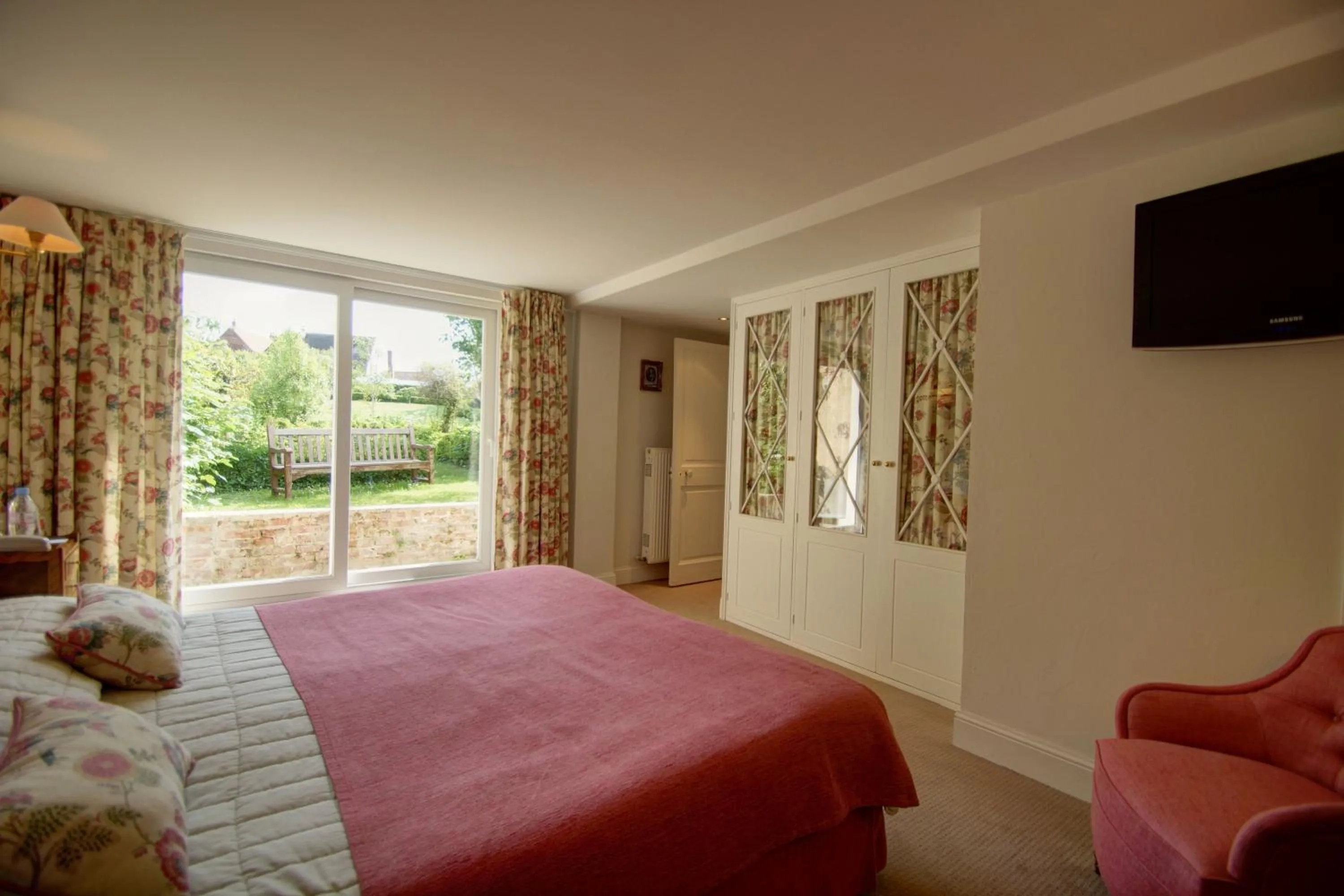 Bed in Hôtel Château Cléry