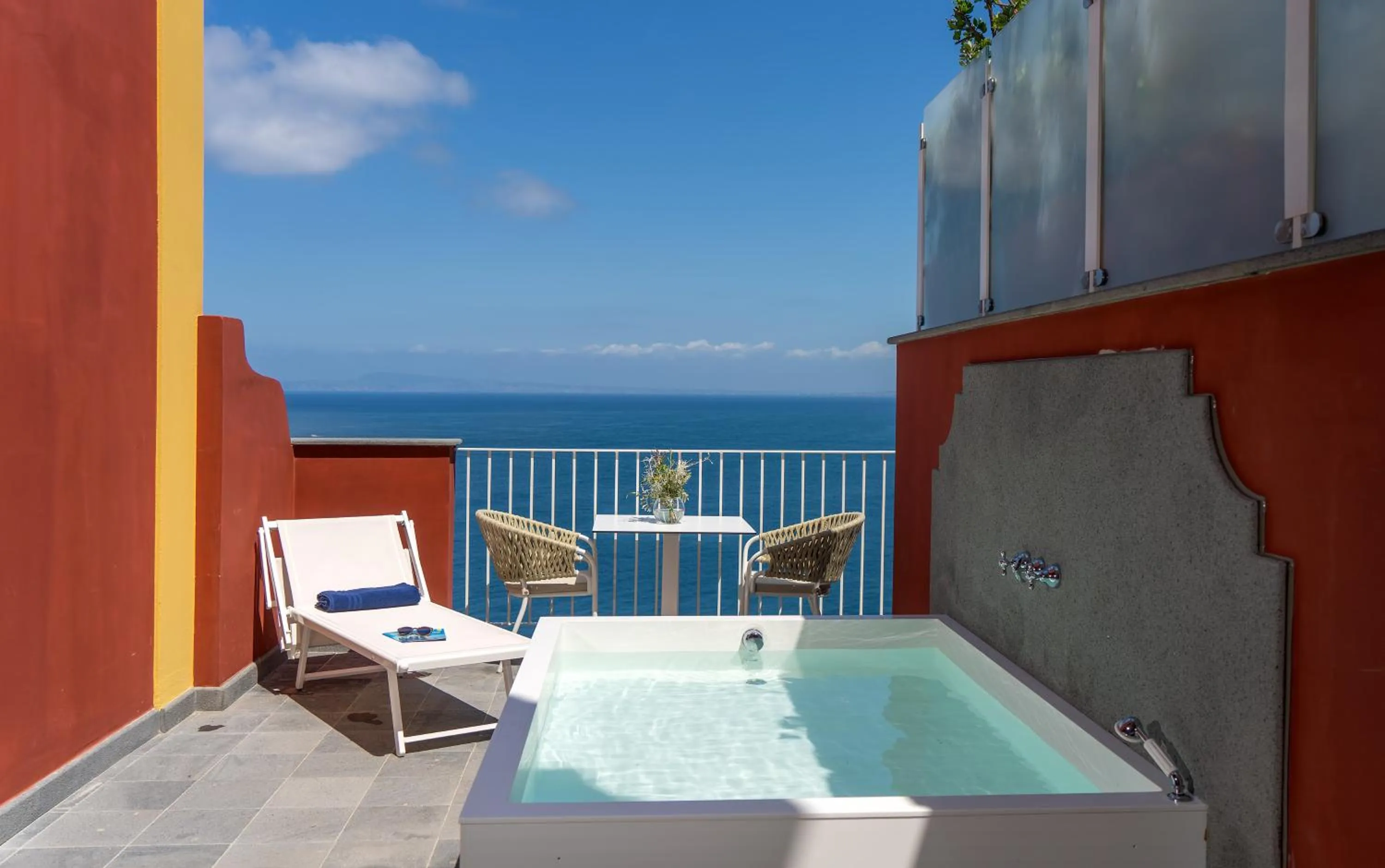 Hot Tub in Hotel Lorelei Londres