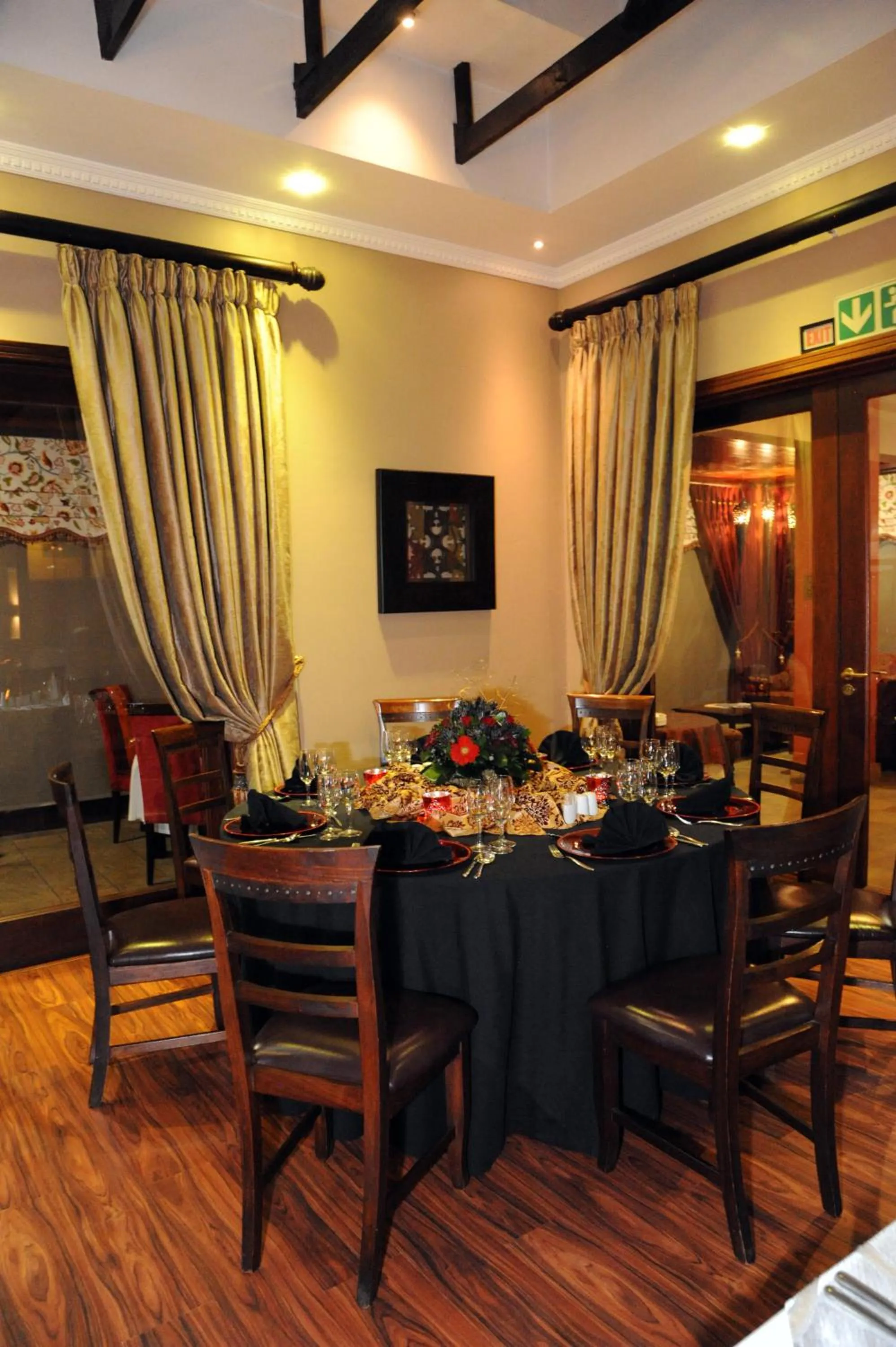 Restaurant/places to eat in Anta Boga Hotel