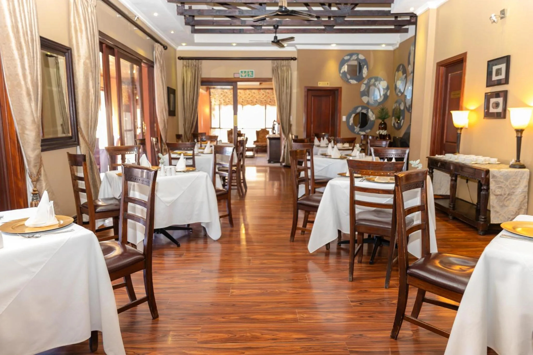 Restaurant/places to eat in Anta Boga Hotel