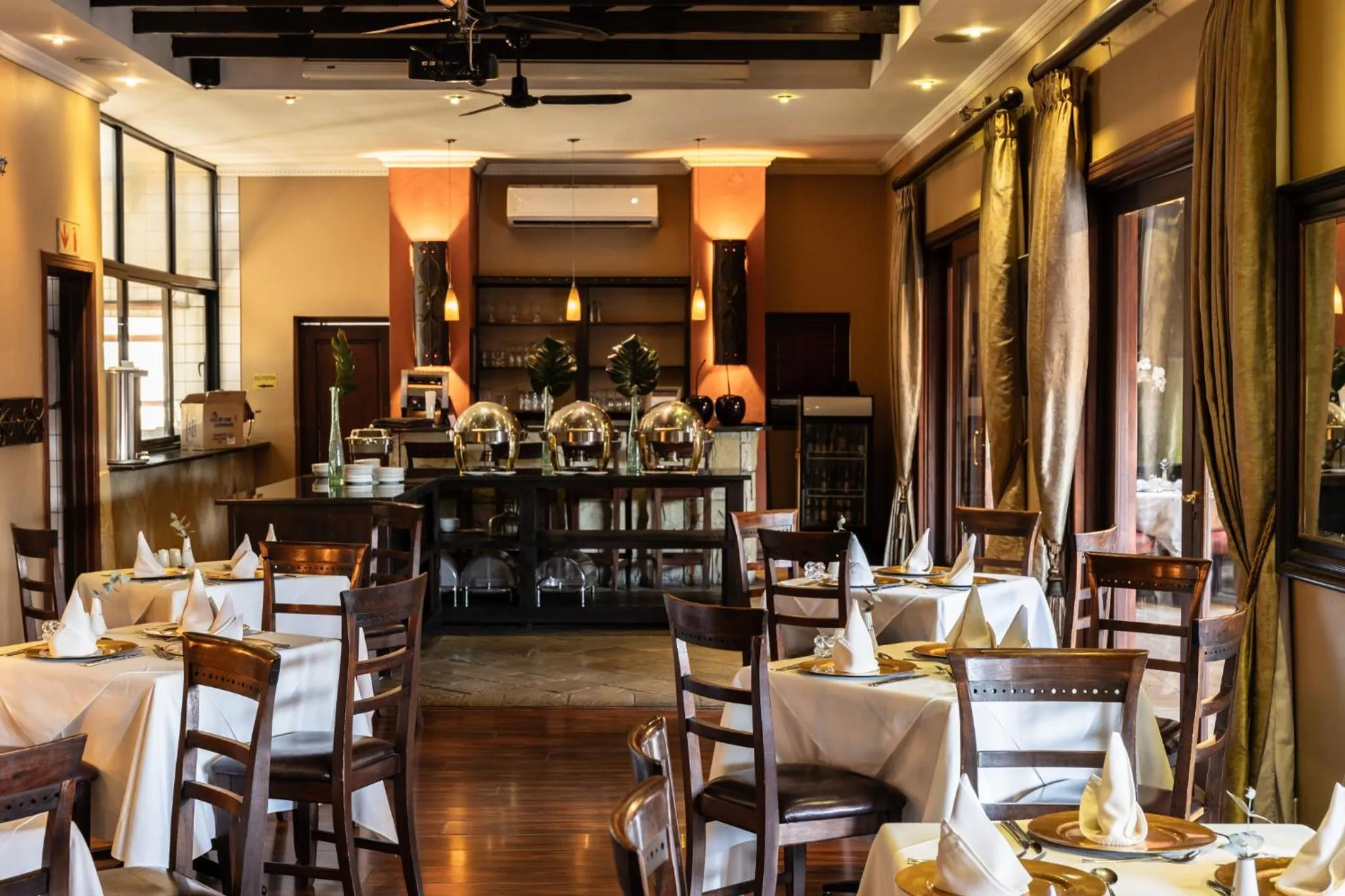 Restaurant/places to eat in Anta Boga Hotel