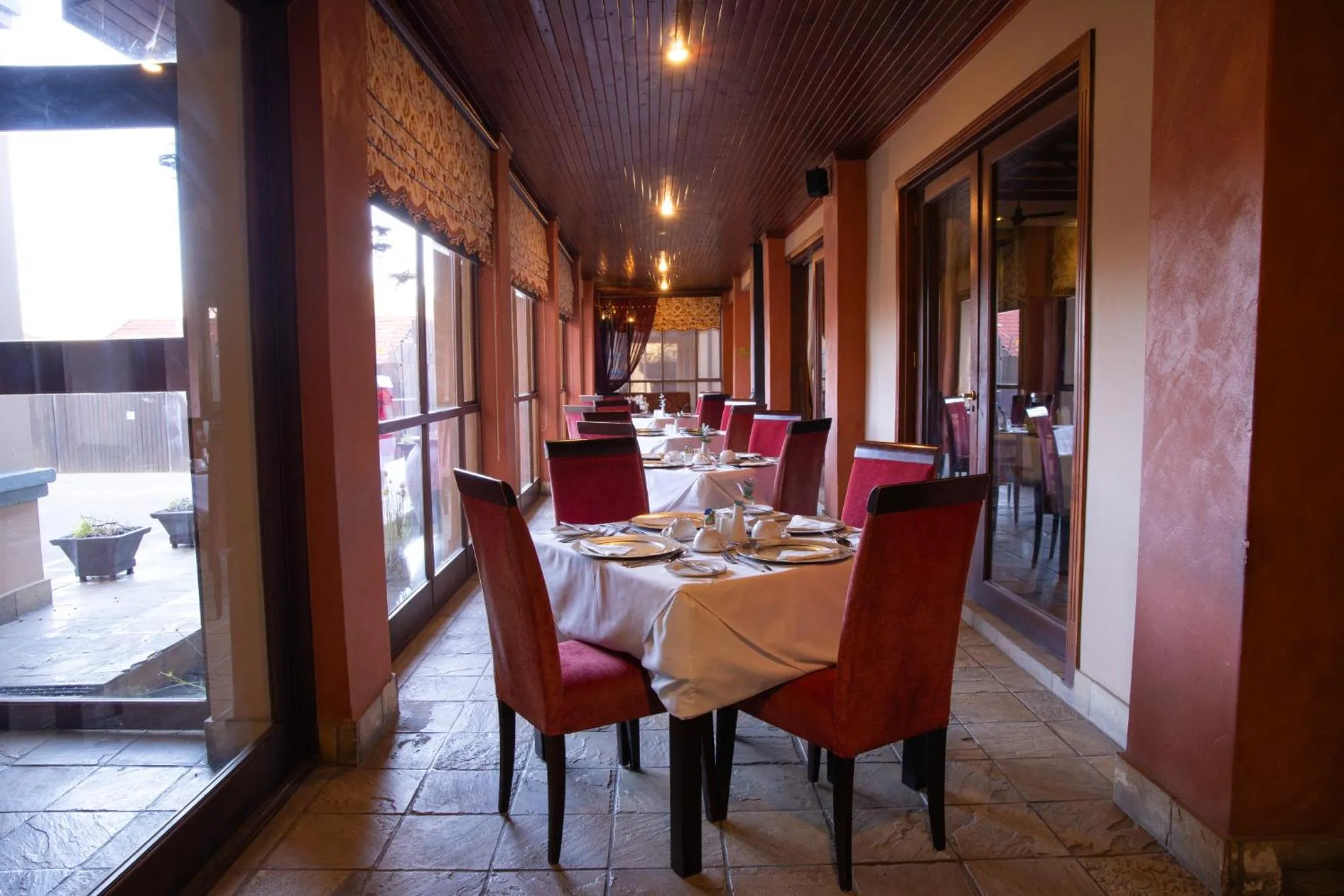 Restaurant/places to eat in Anta Boga Hotel