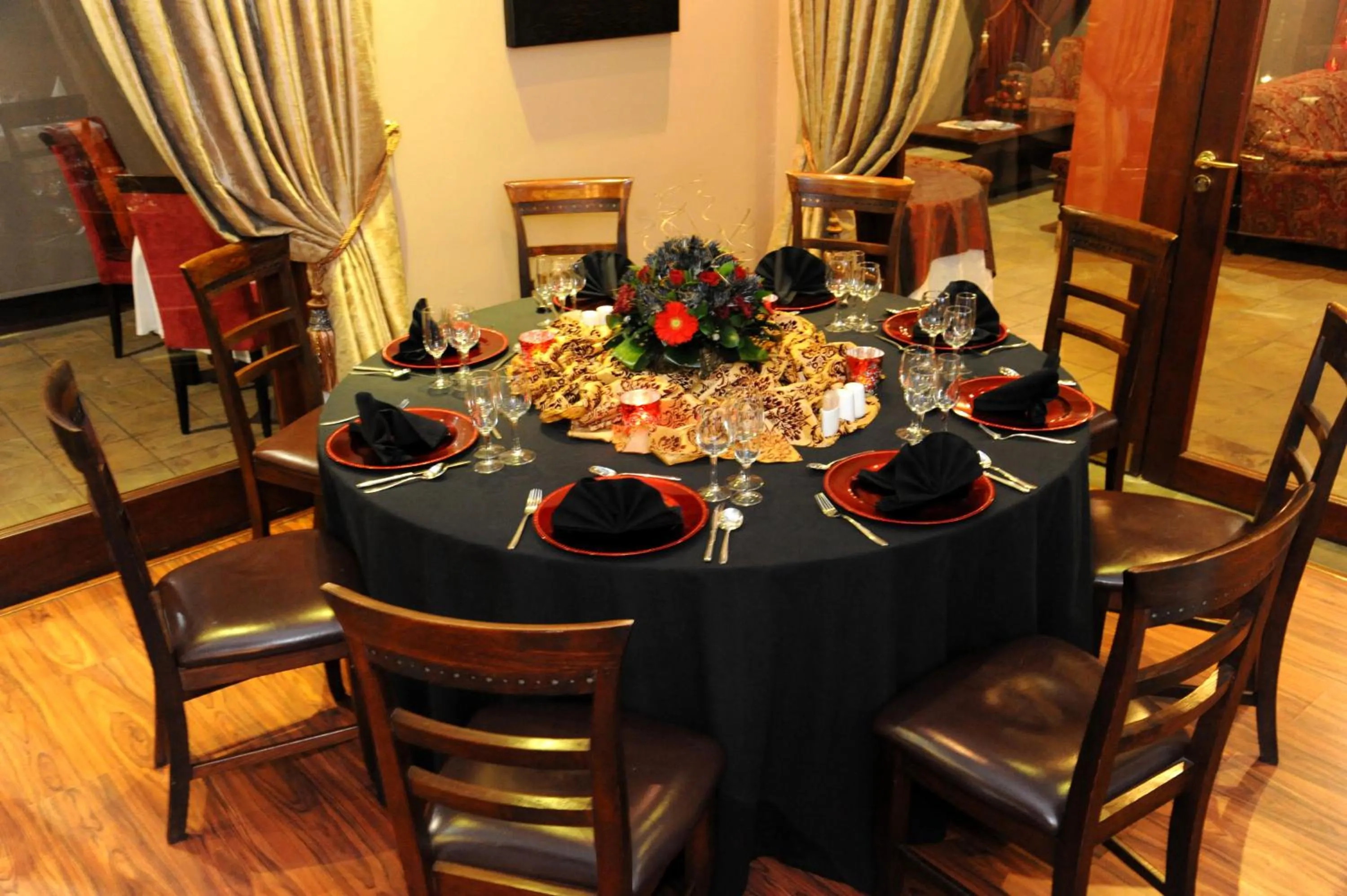 Restaurant/places to eat in Anta Boga Hotel