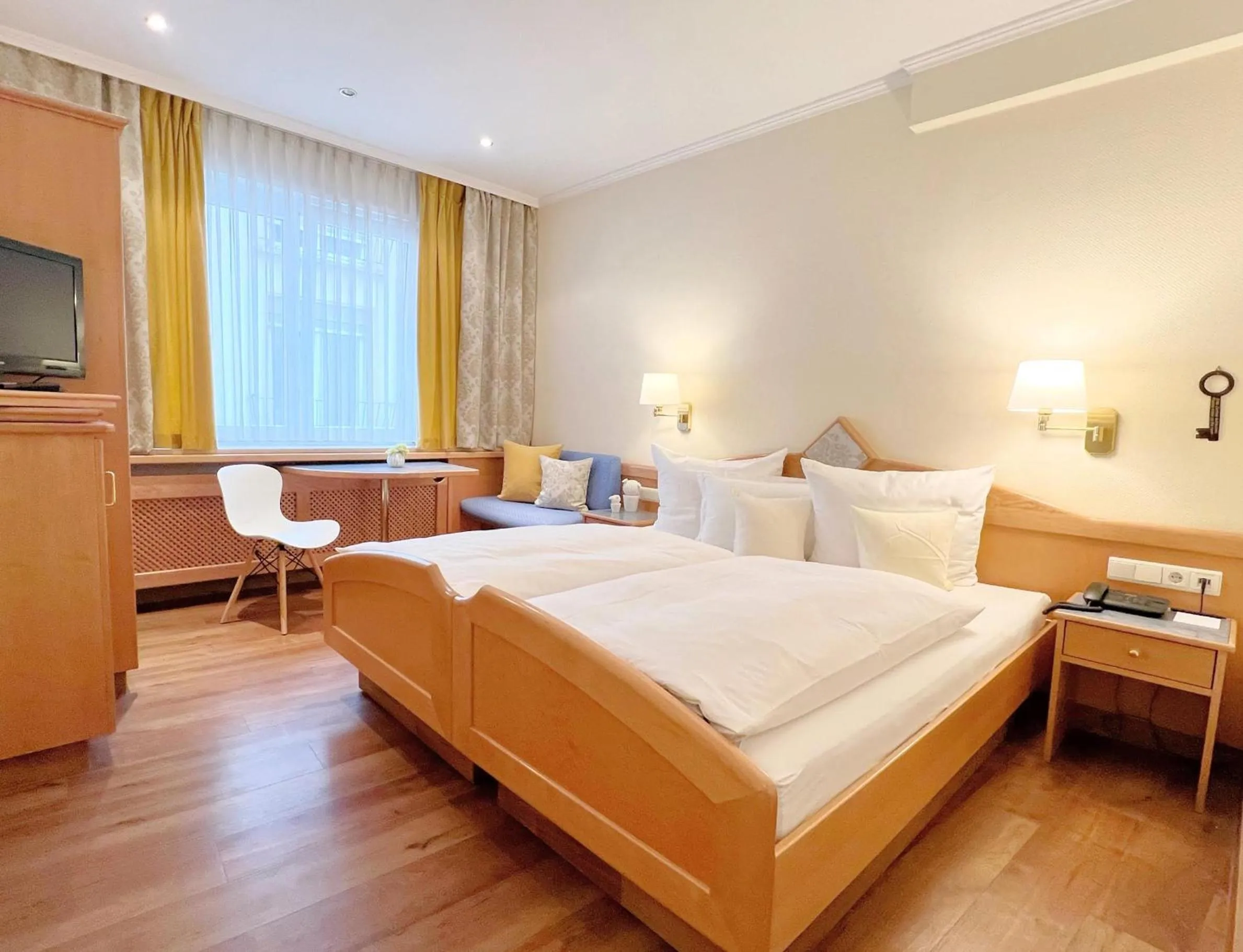 Photo of the whole room, Bed in Greifensteiner Hof