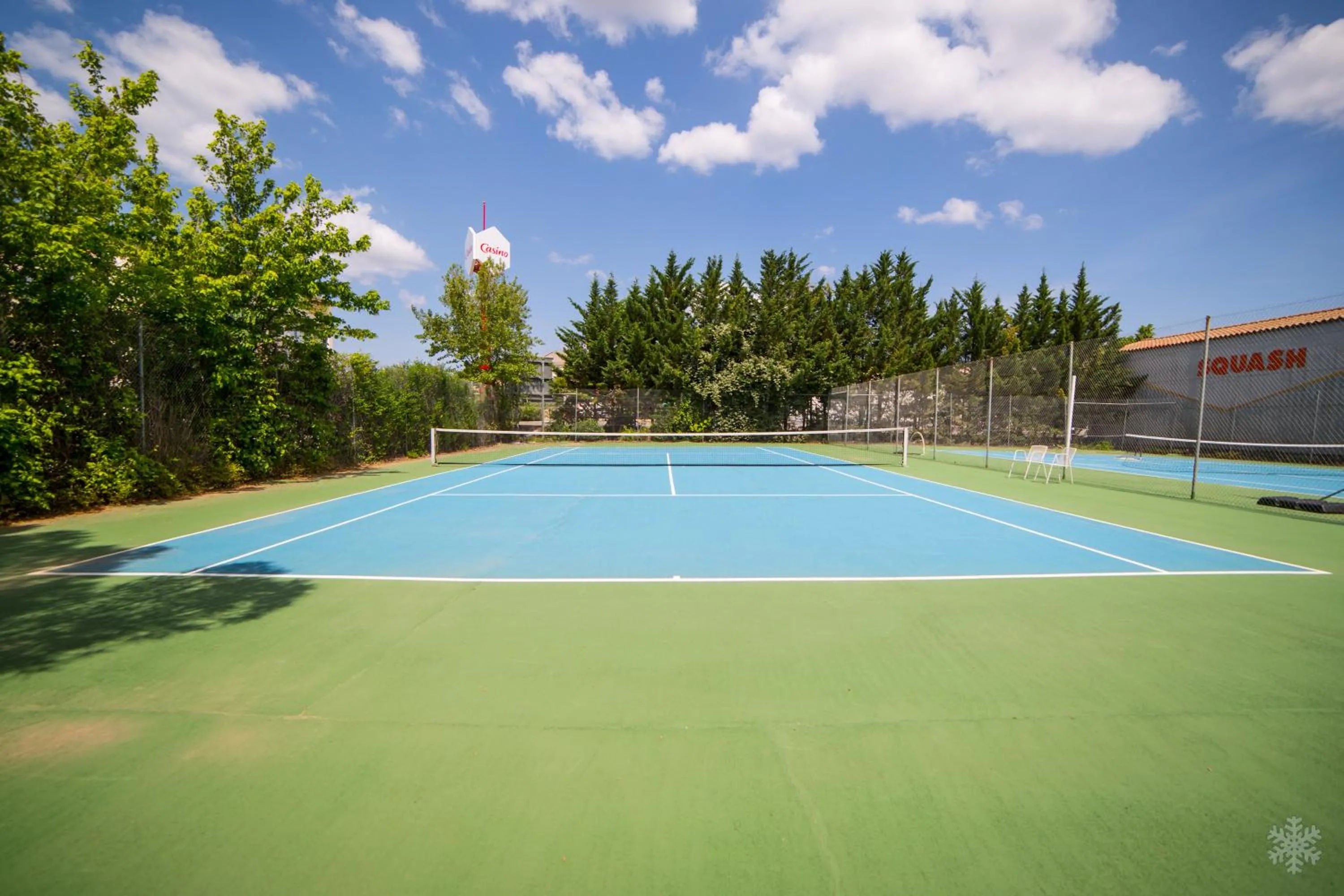Tennis court in Le Clos De L'aube Rouge - Montpellier / Castelnau le Lez