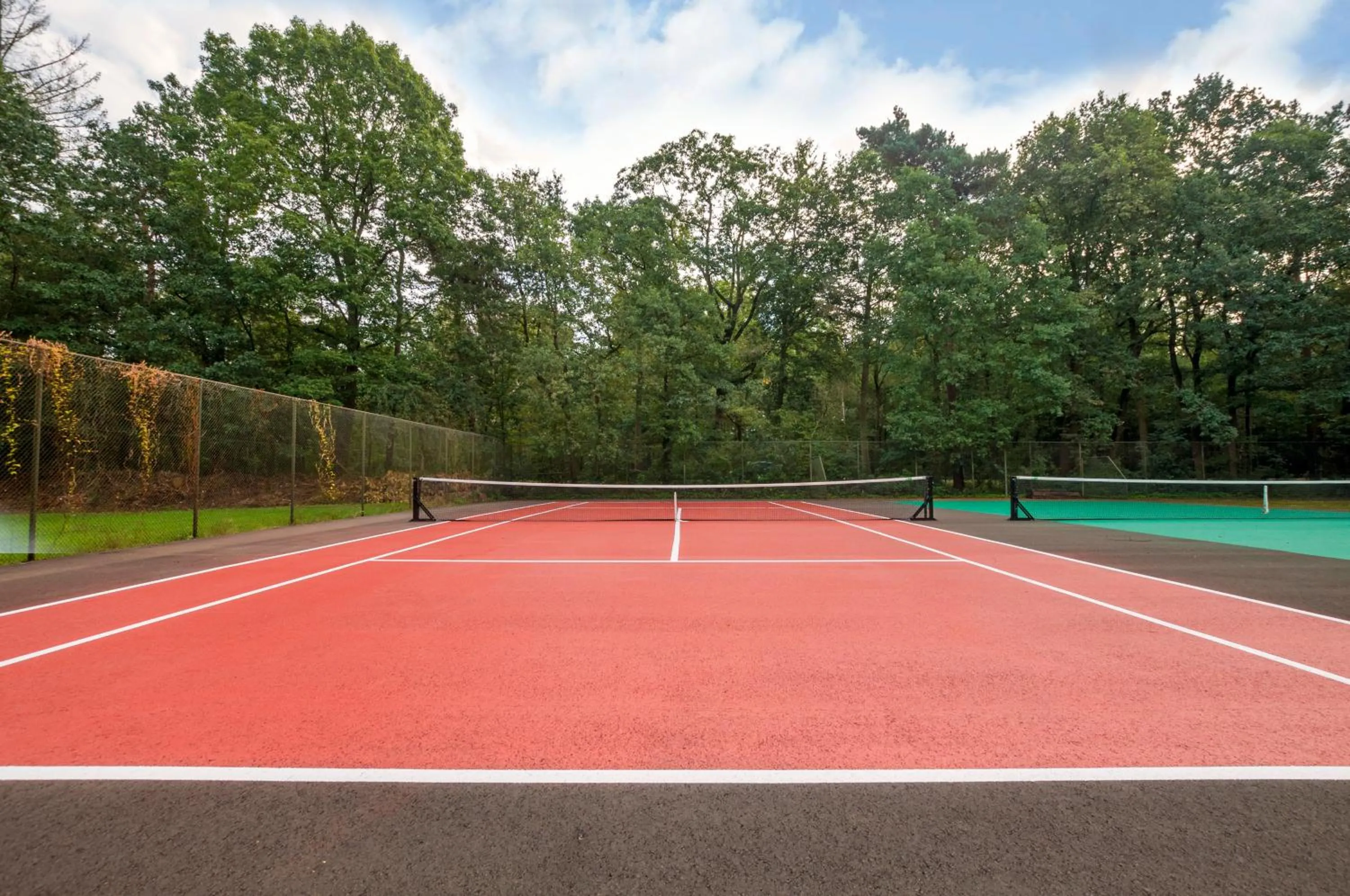 Tennis court in Bosrijk Ruighenrode