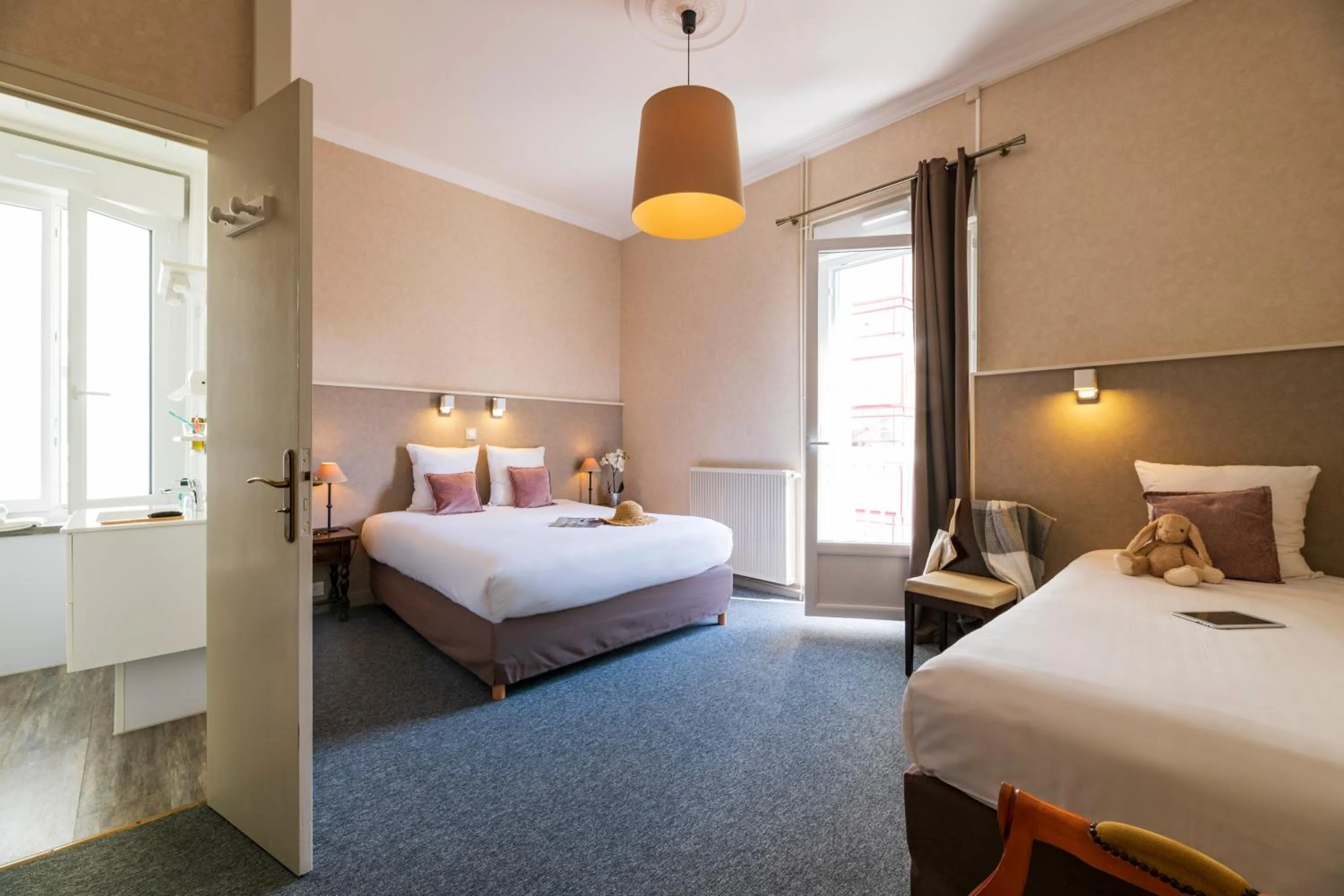 Bedroom, Bed in CERISE Royan - Le Grand Hôtel de la Plage