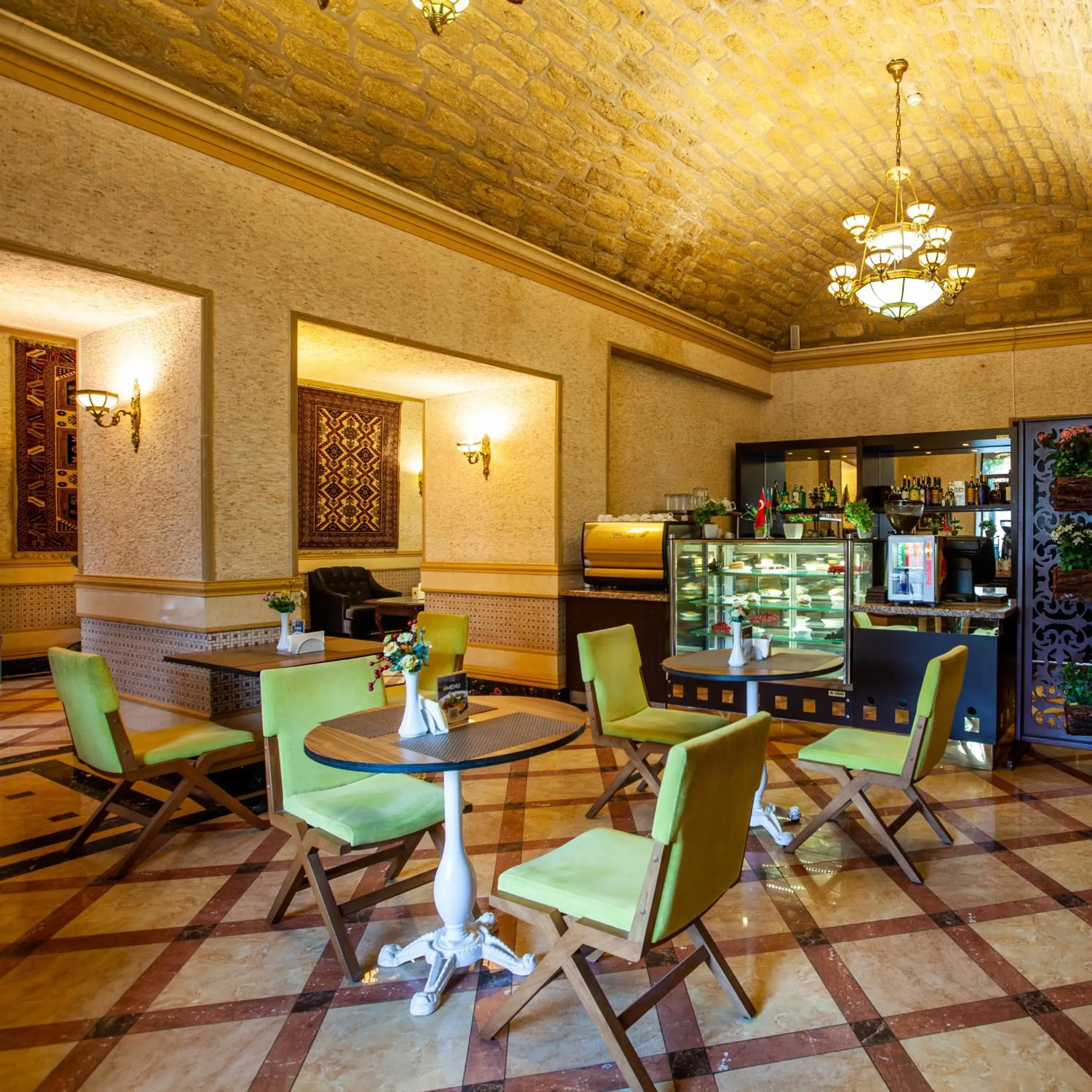 Restaurant/places to eat in Shah Palace Luxury Museum Hotel Restaurant/places to eat in Shah Palace Luxury Museum Hotel