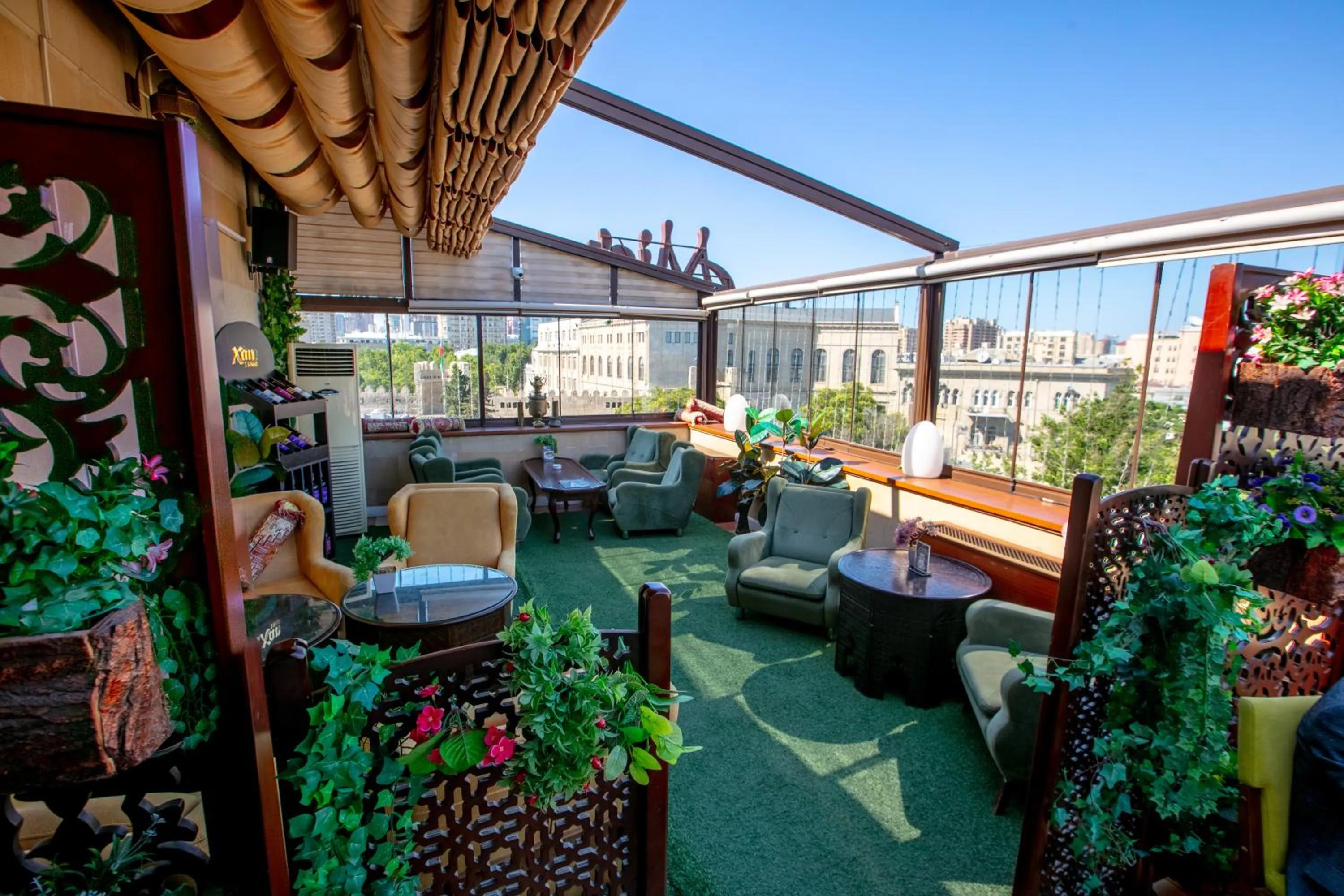 Restaurant/places to eat in Shah Palace Luxury Museum Hotel