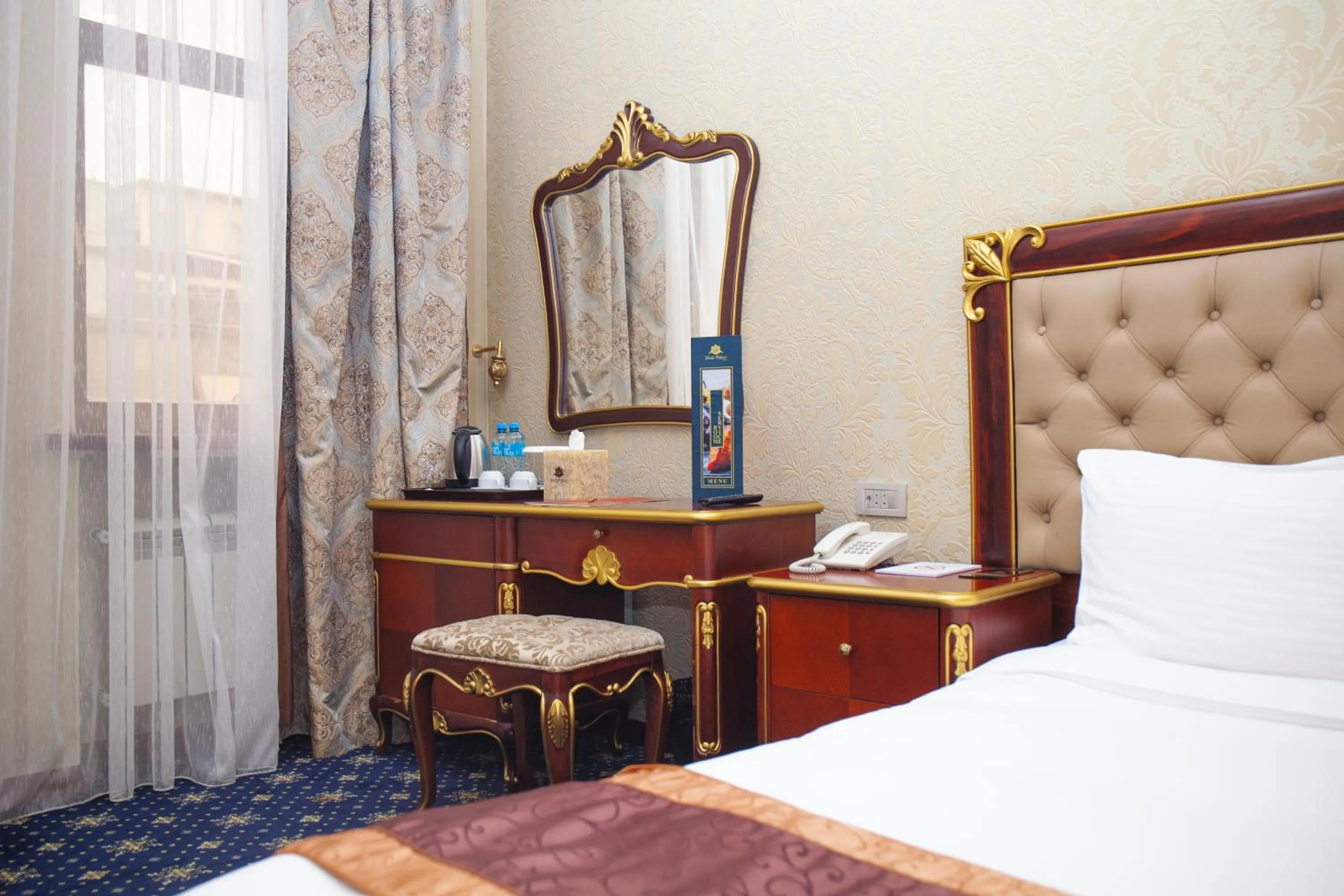 Bed in Shah Palace Luxury Museum Hotel