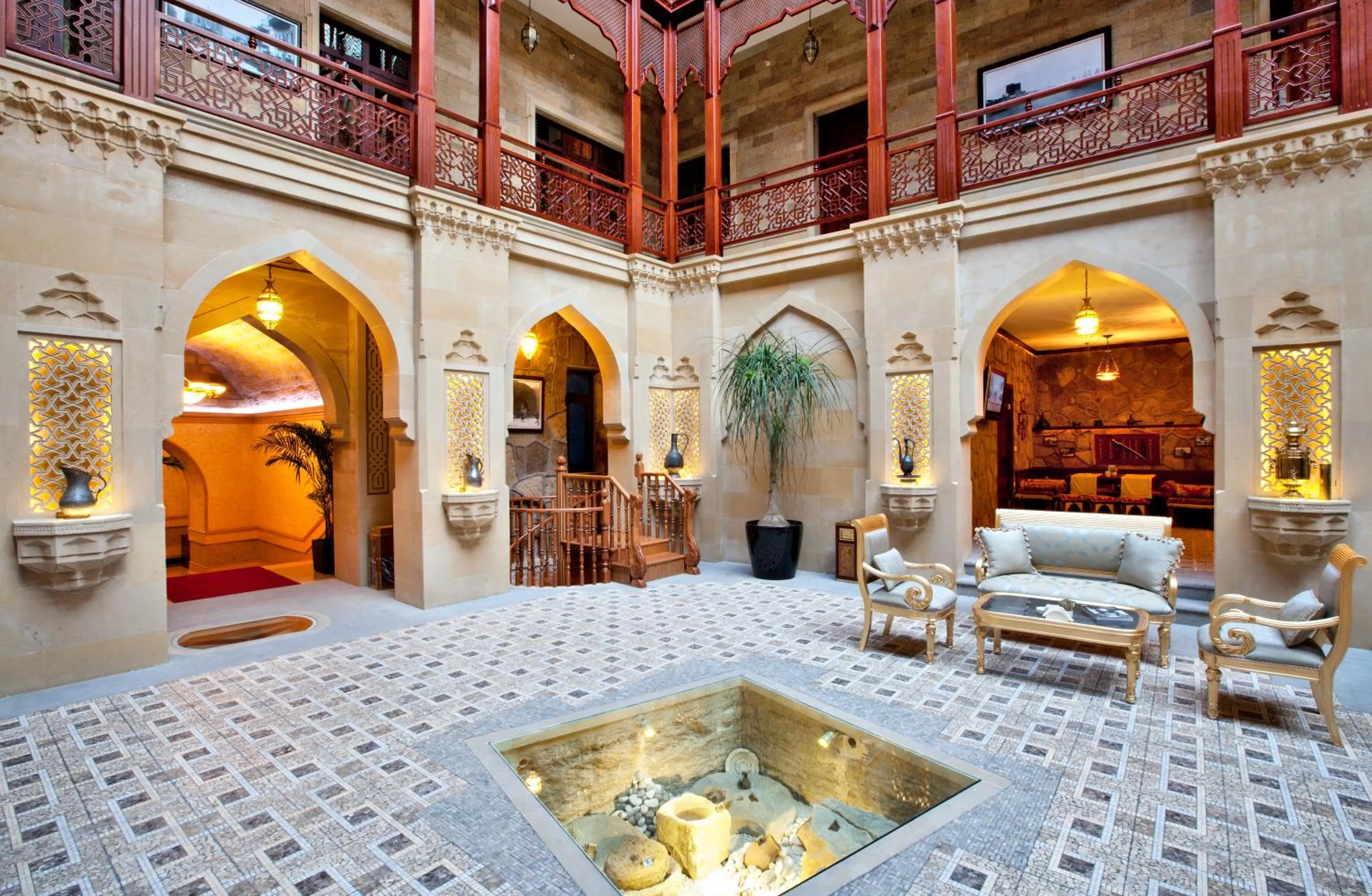 Restaurant/places to eat in Shah Palace Luxury Museum Hotel