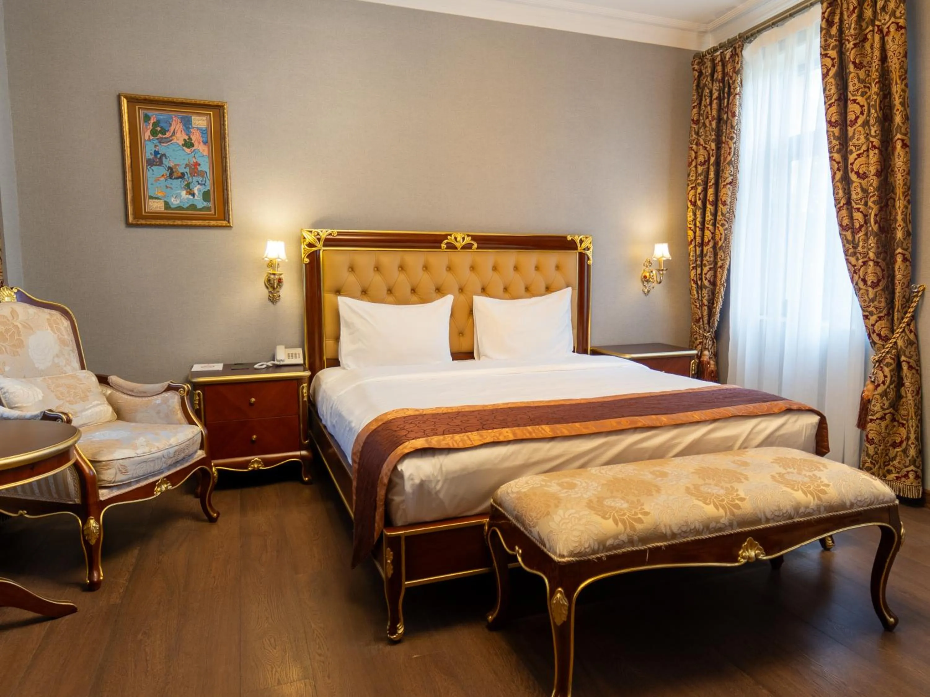 Bed in Shah Palace Luxury Museum Hotel