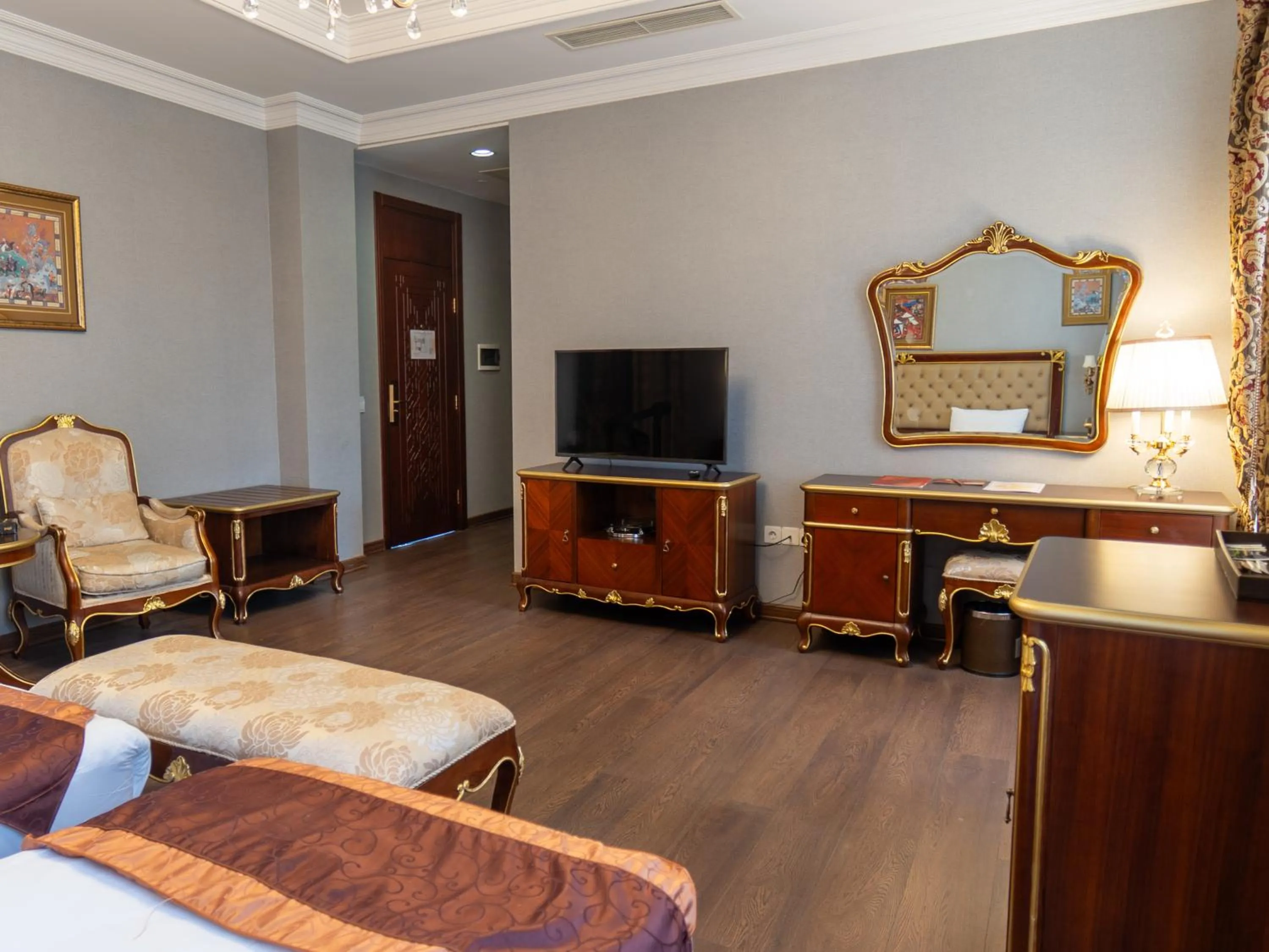 Photo of the whole room, Bed in Shah Palace Luxury Museum Hotel