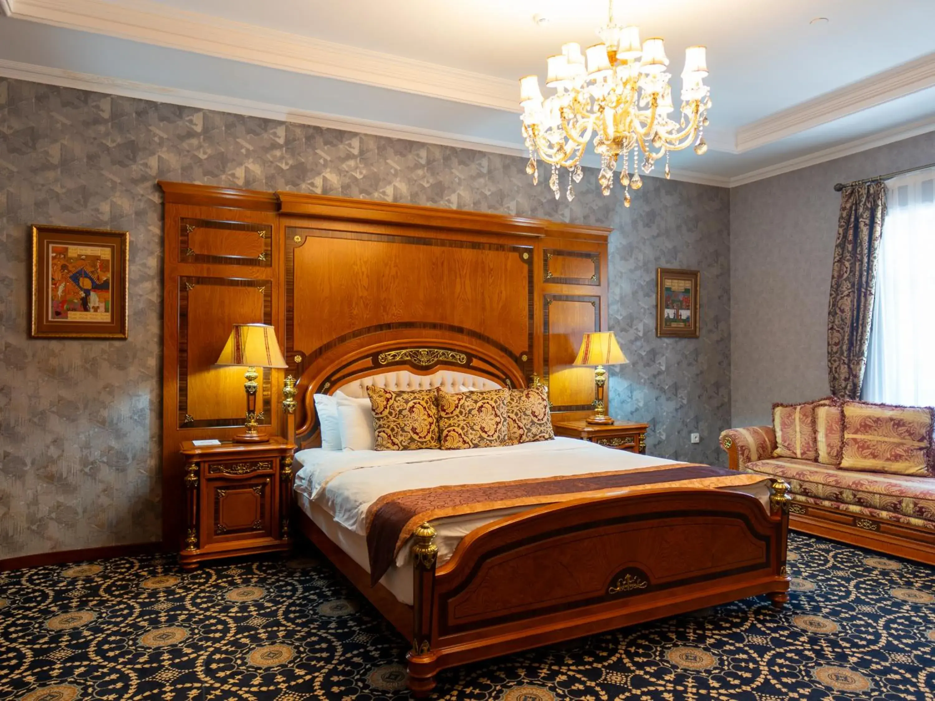 Bed in Shah Palace Luxury Museum Hotel Bed in Shah Palace Luxury Museum Hotel