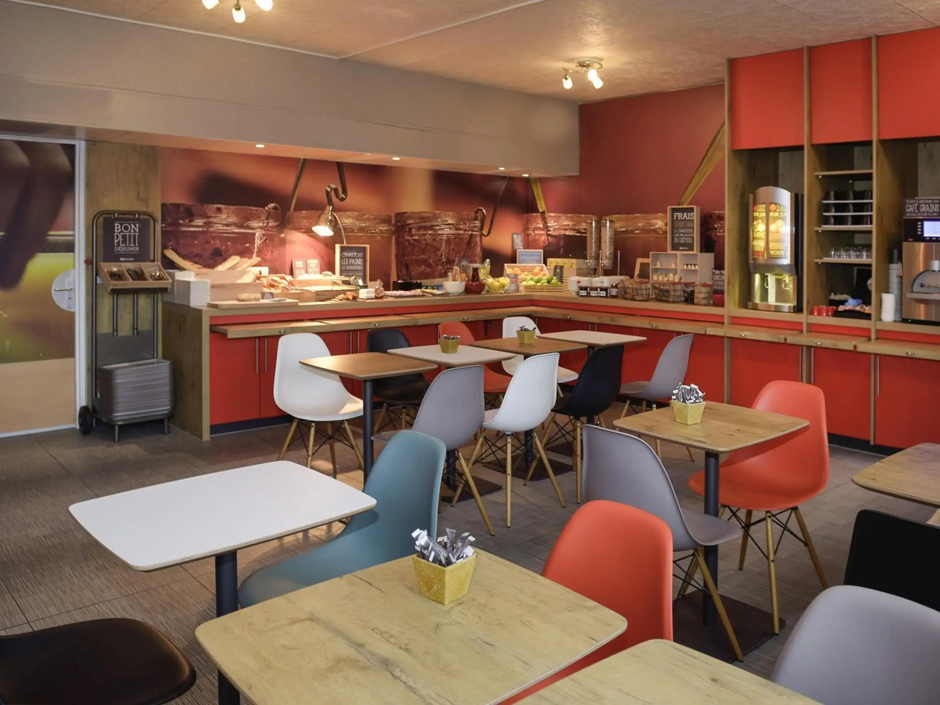 Lounge or bar in ibis Lyon Gerland Merieux Lounge or bar in ibis Lyon Gerland Merieux