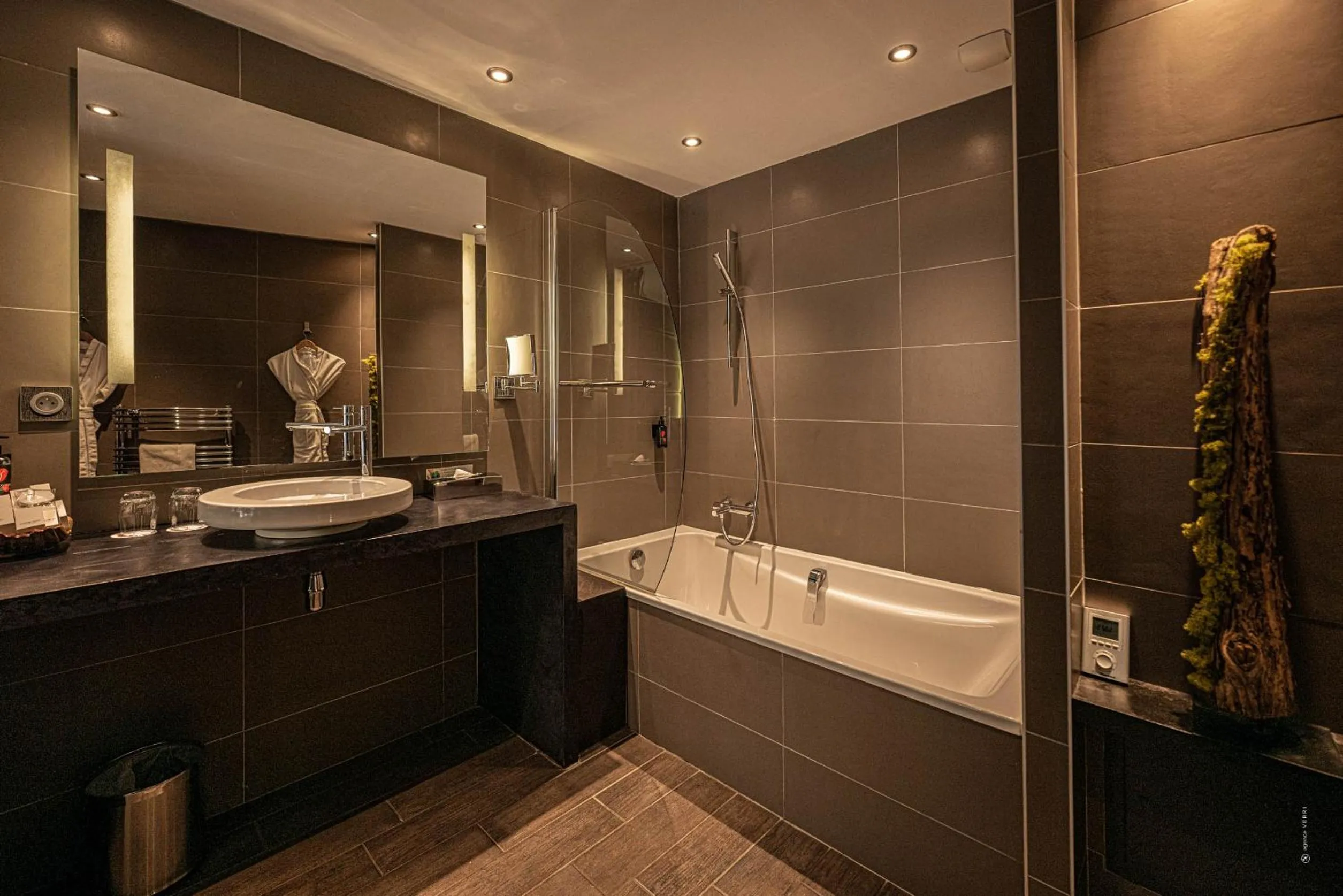 Bath in Hôtel Le Parc - La Table de Franck Putelat