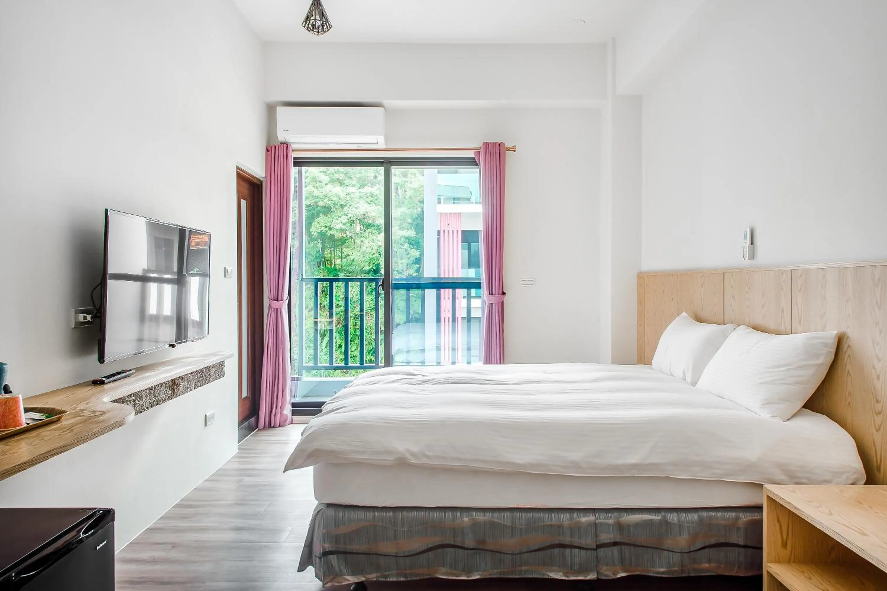 Bed in Sun Moon Lake I Love You