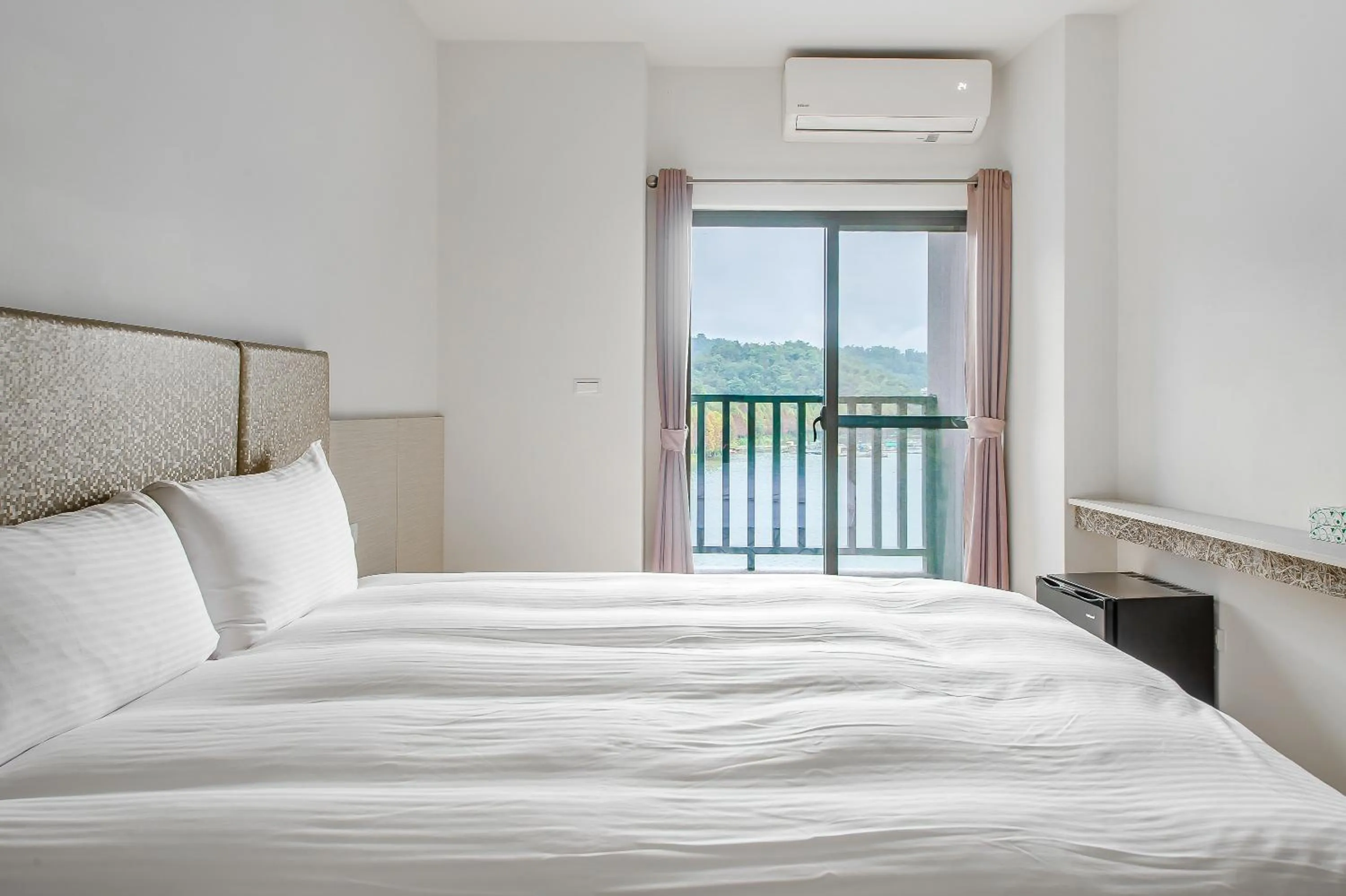 Bed in Sun Moon Lake I Love You
