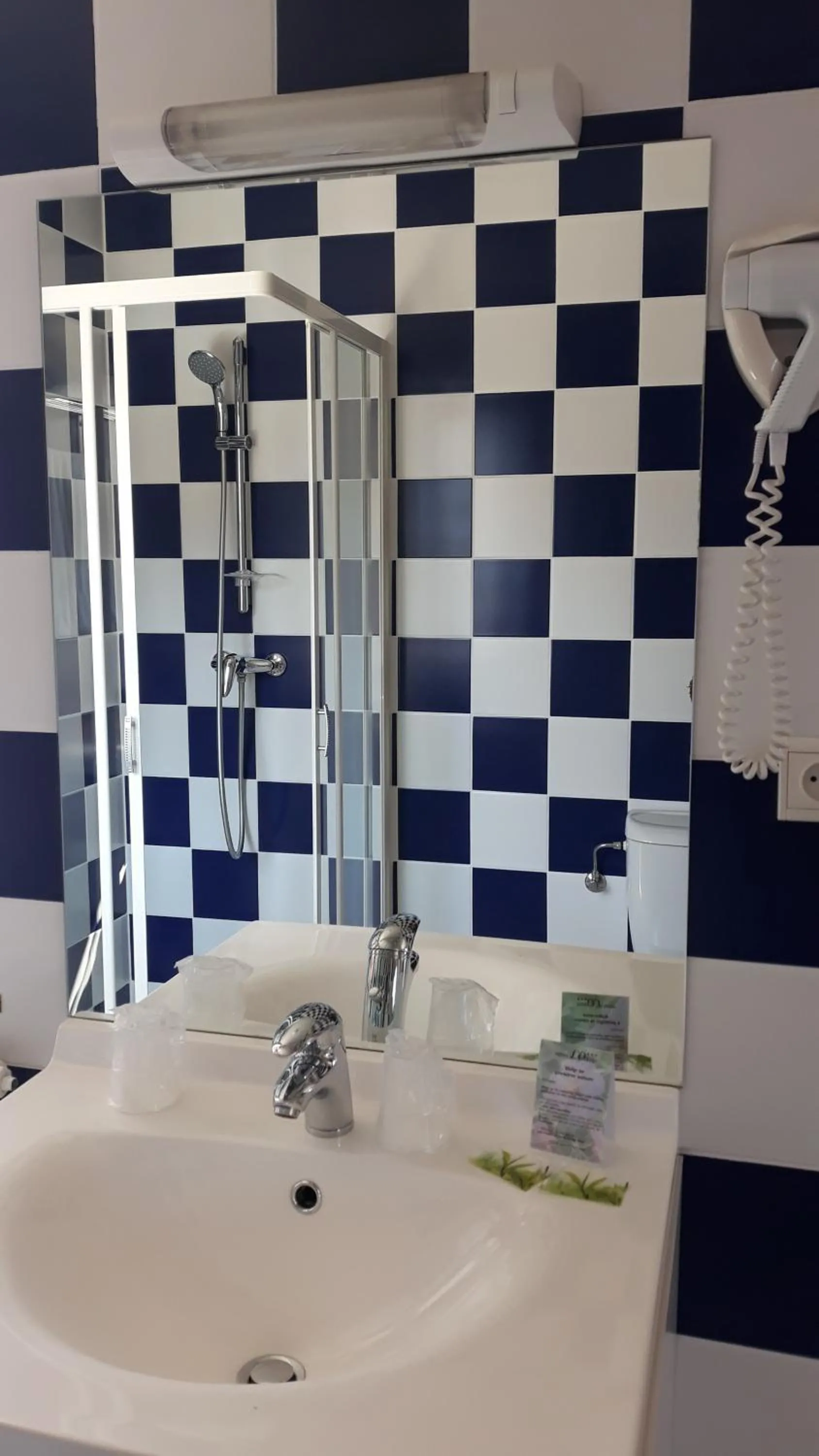 Shower in L'Oasis