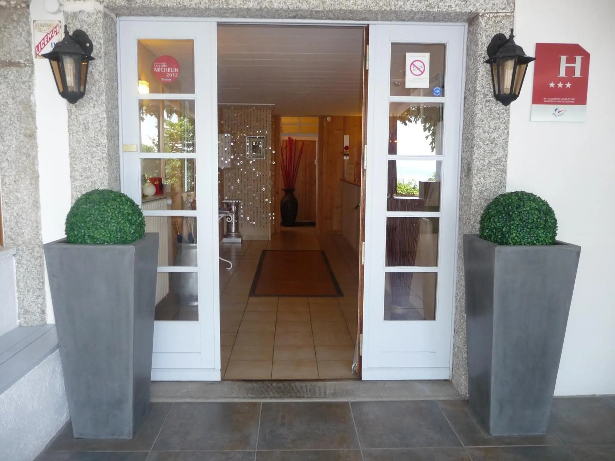 Facade/entrance in L'Oasis