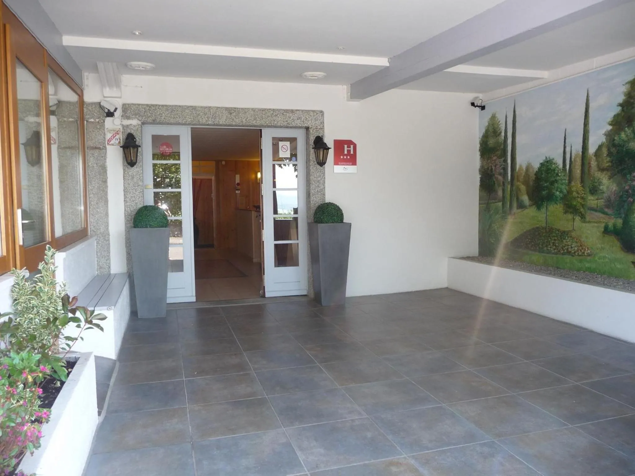 Facade/entrance in L'Oasis