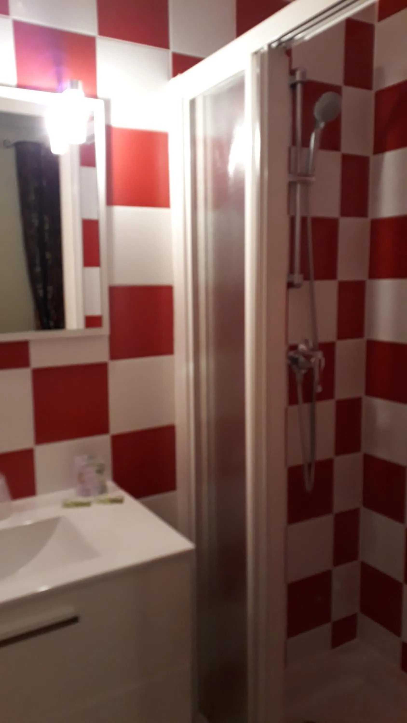 Shower in L'Oasis