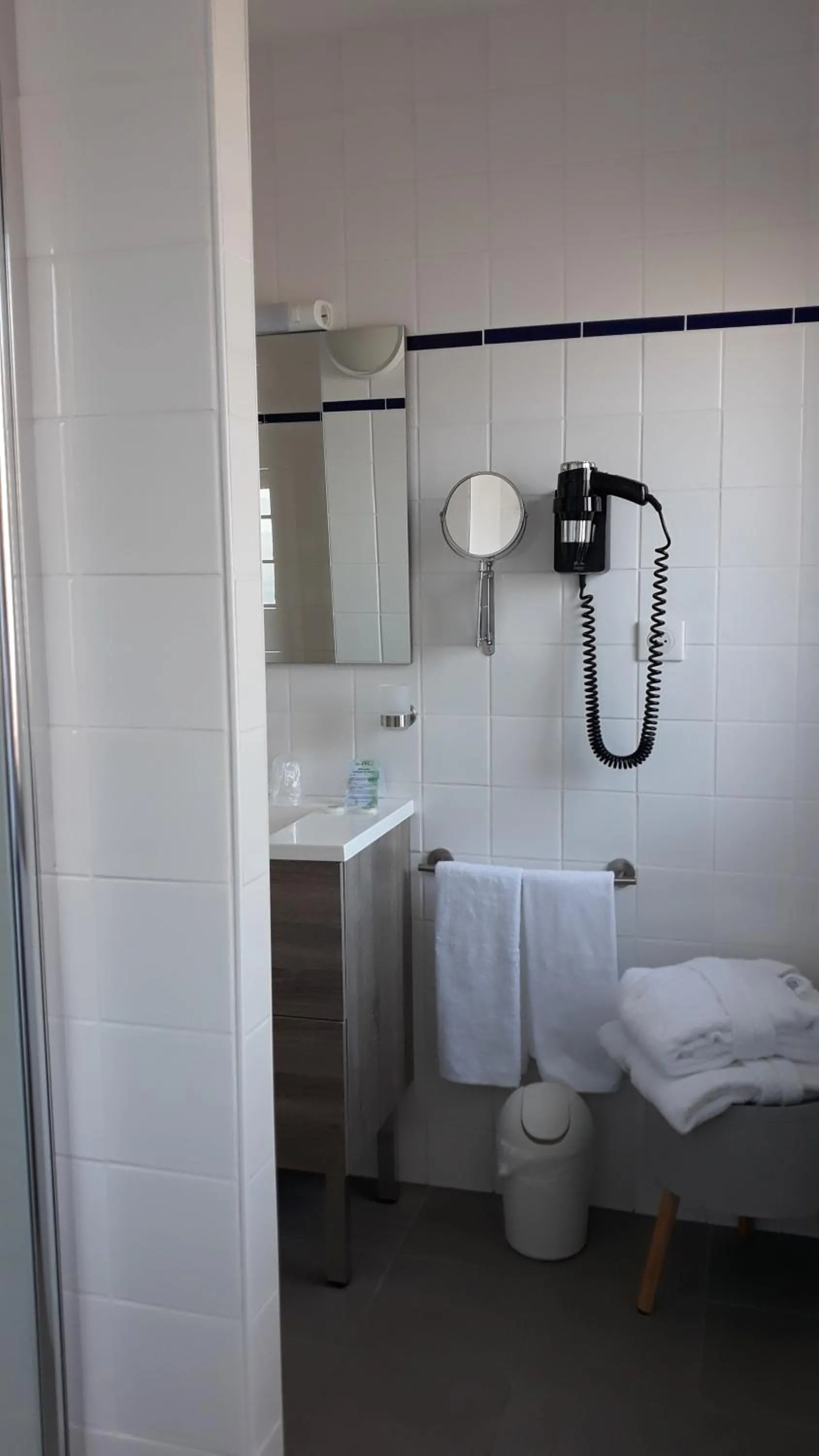 Shower in L'Oasis