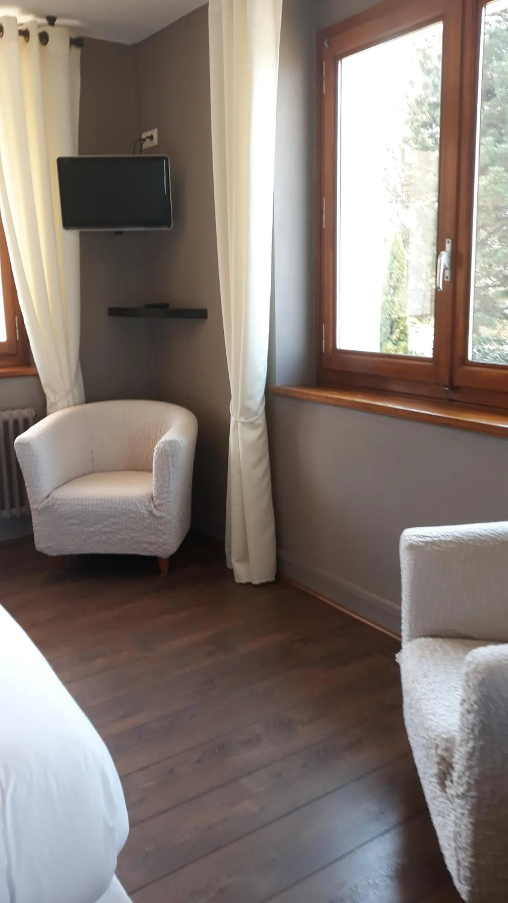 Photo of the whole room in L'Oasis