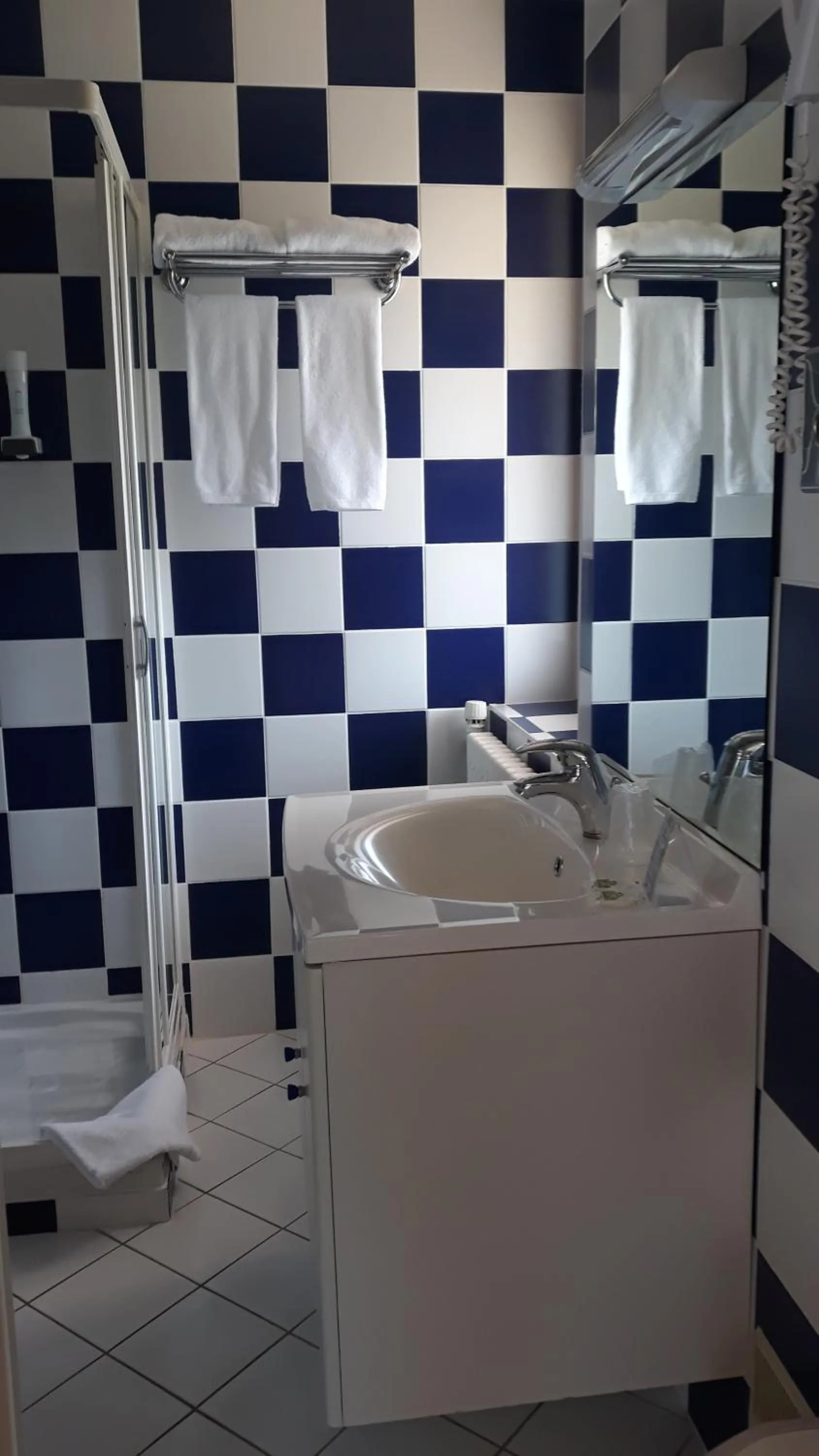 Shower in L'Oasis