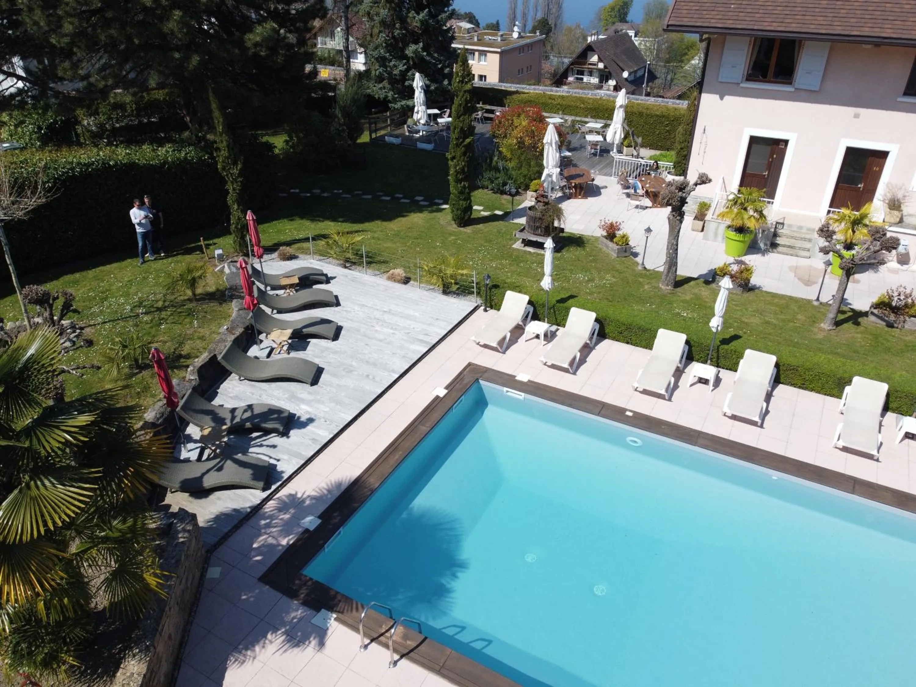 Property building in L'Oasis