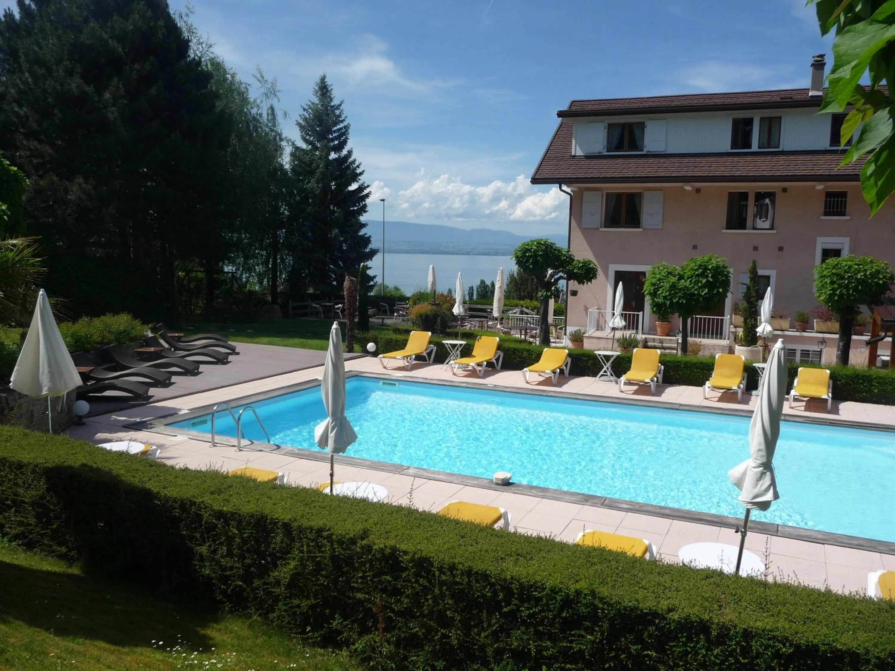 Property building in L'Oasis