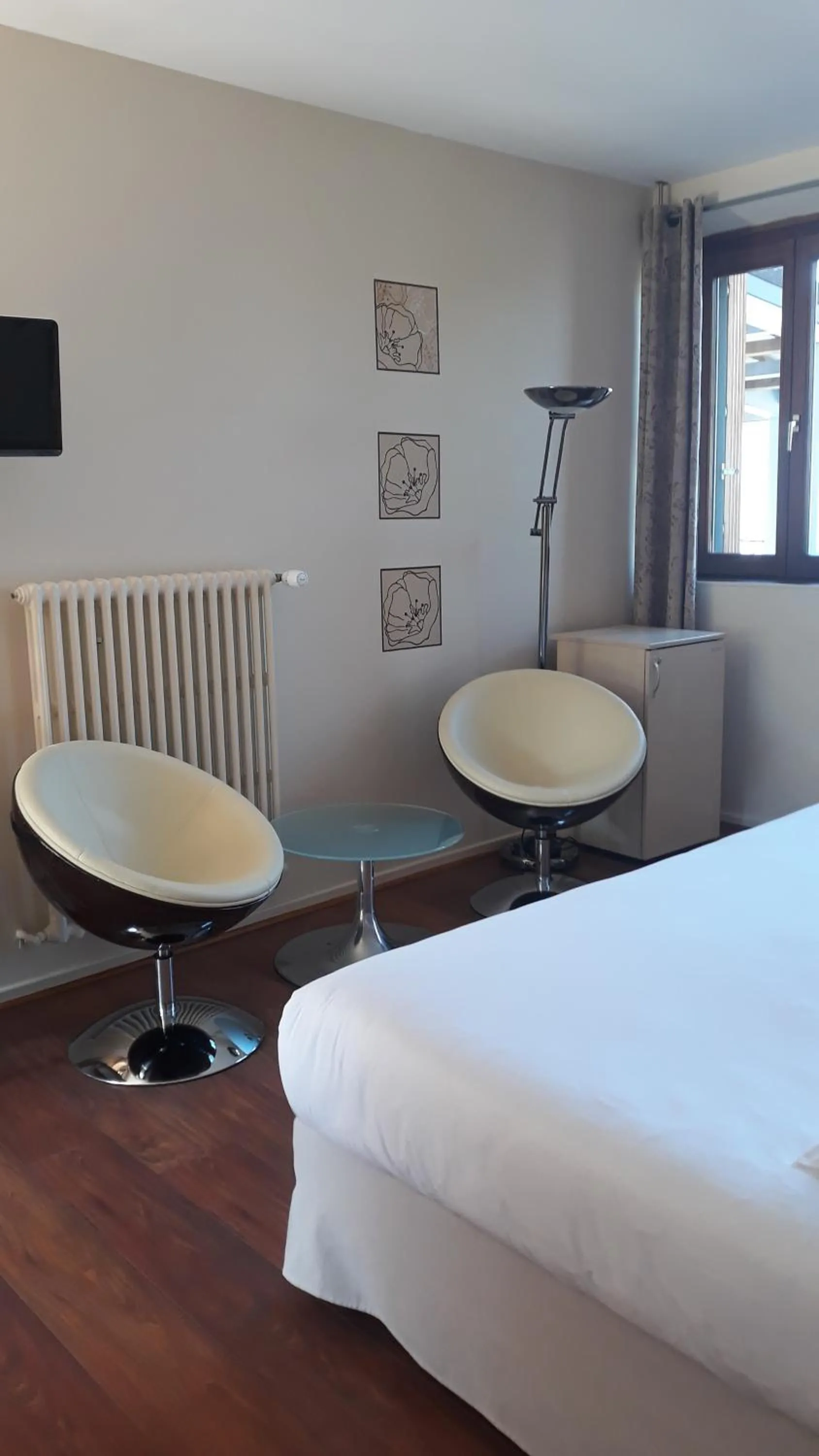 Photo of the whole room, Bed in L'Oasis