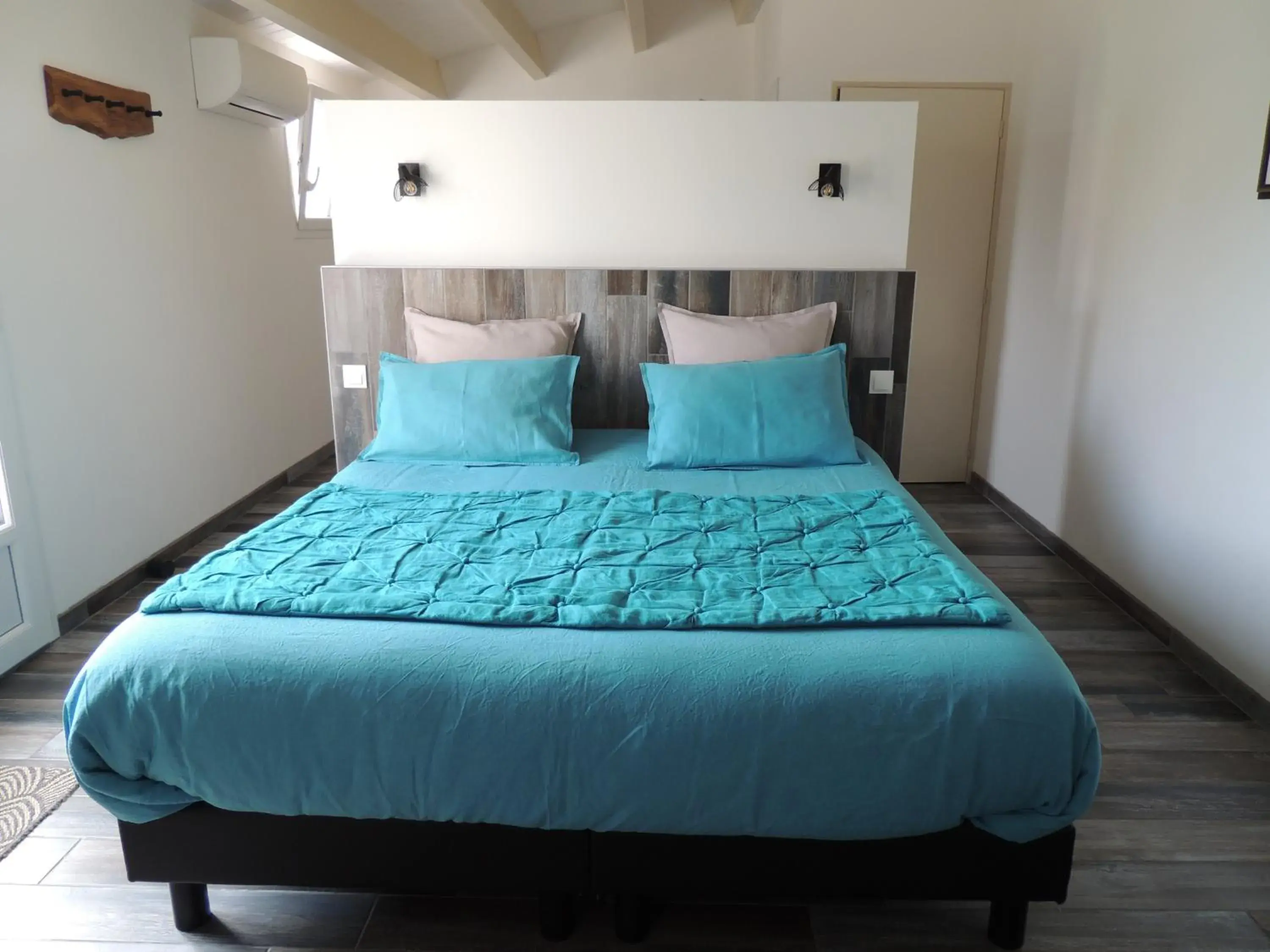 Queen Room with Pool View in Laubertière Queen Room with Pool View in Laubertière