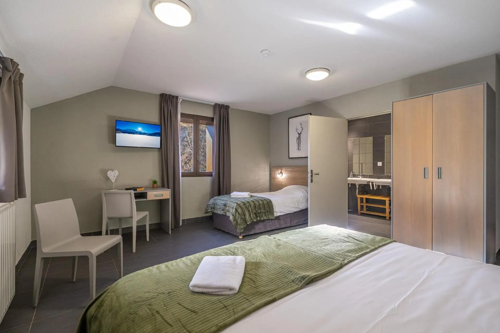 Bedroom, Bed in Auberge de la Gravière