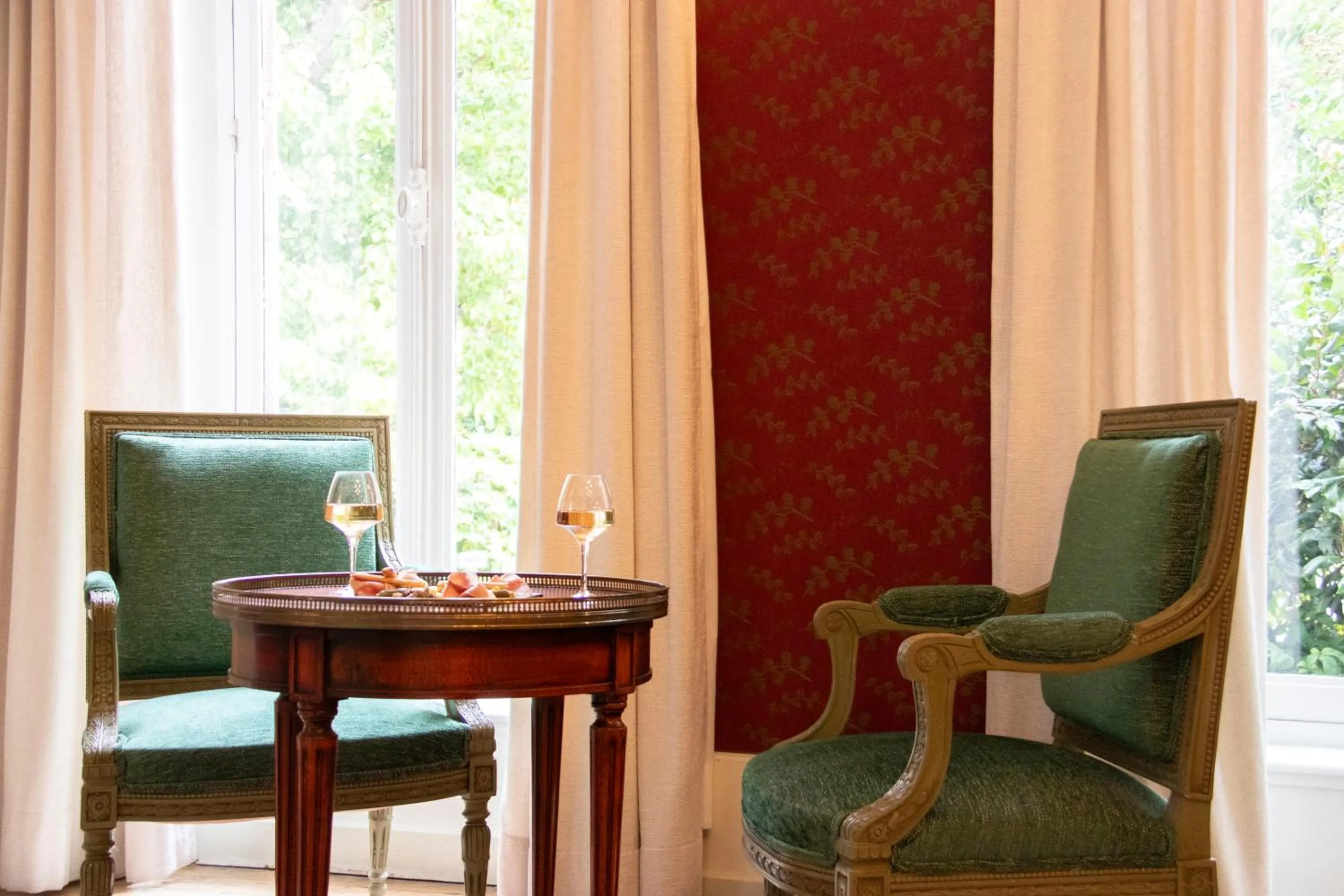 Property building in Le Clos De Bourgogne