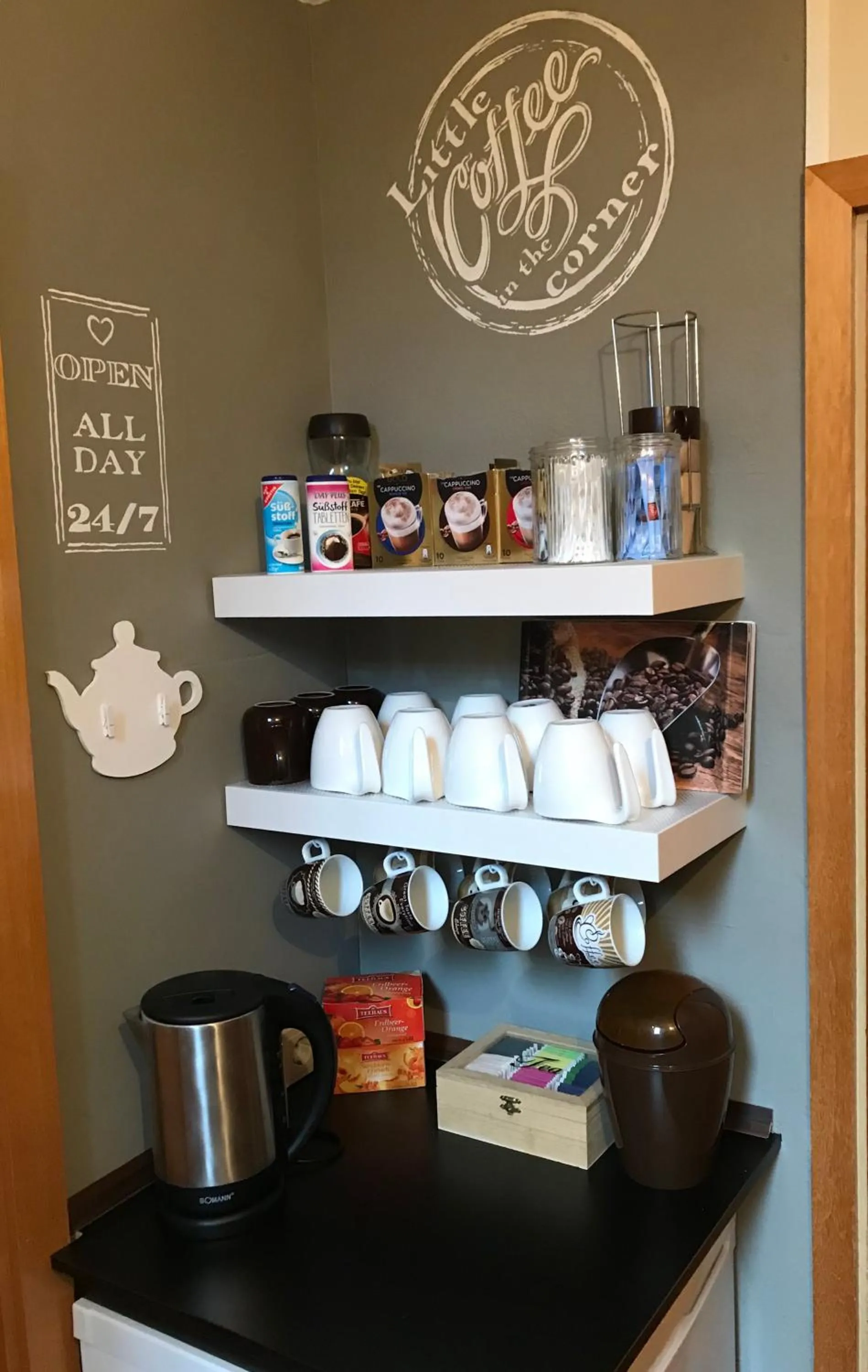 Coffee/tea facilities in Strandhotel-Najade